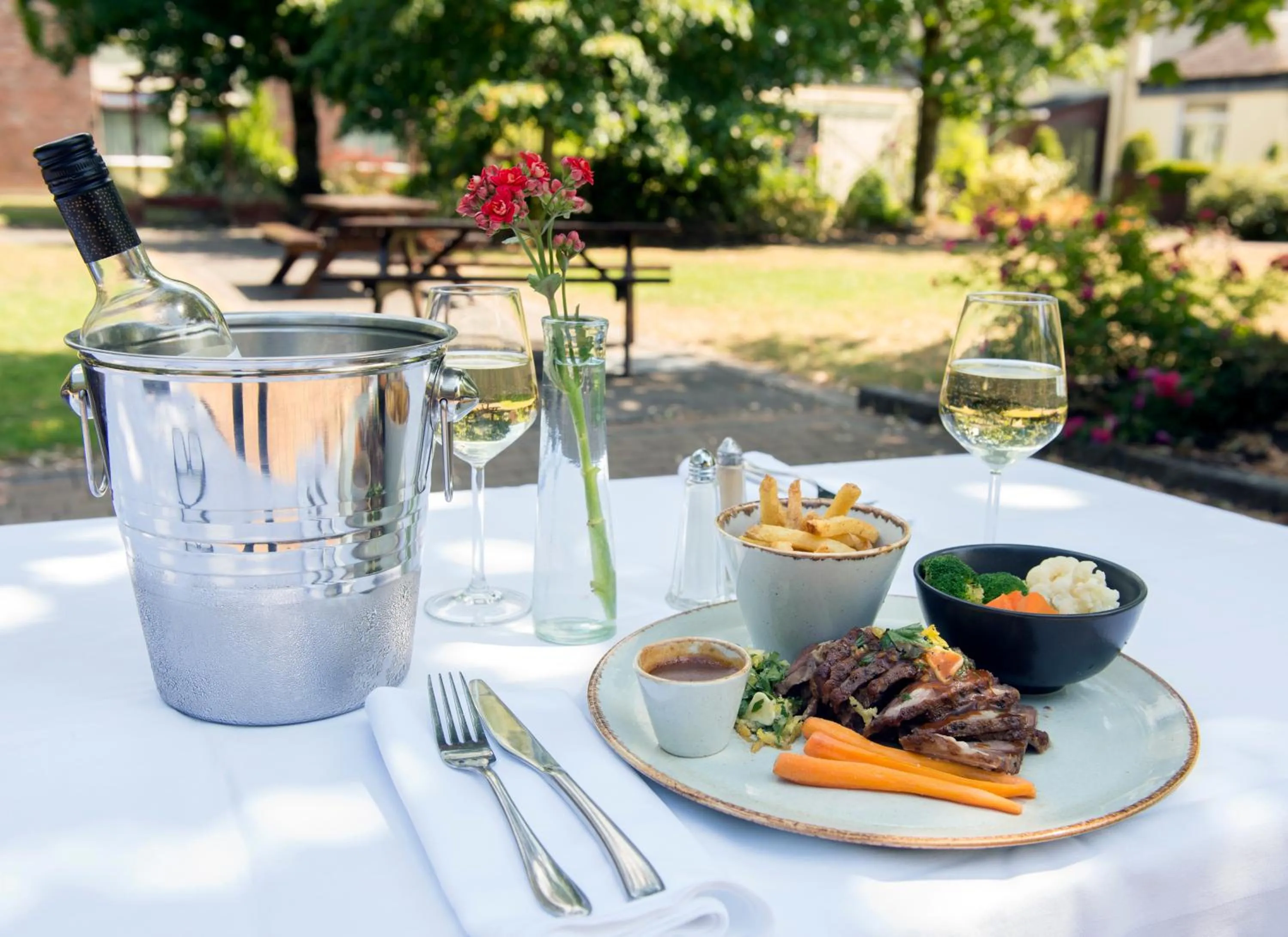 Dining area in Ardboyne Hotel