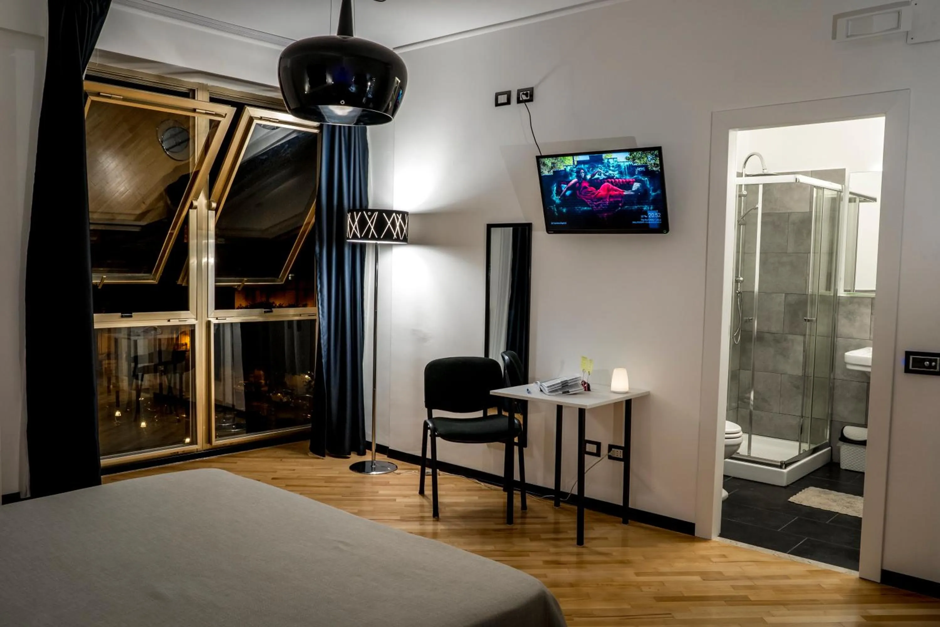 Night, Bed in Opera House