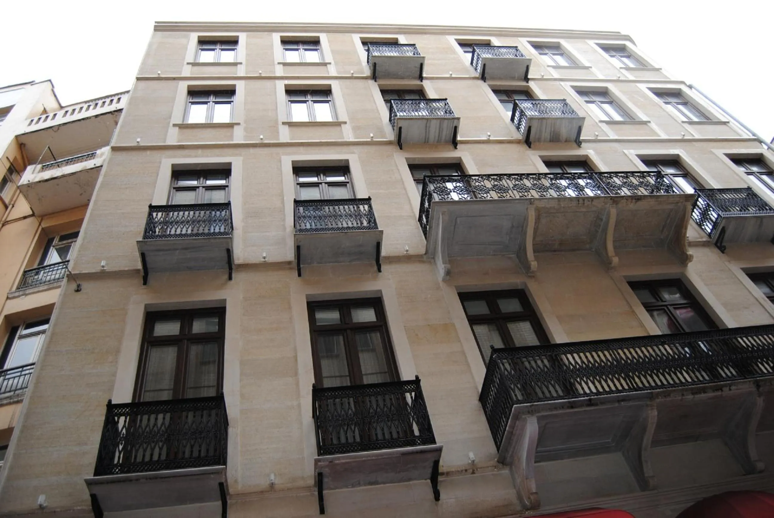 Property building in Pera Residence