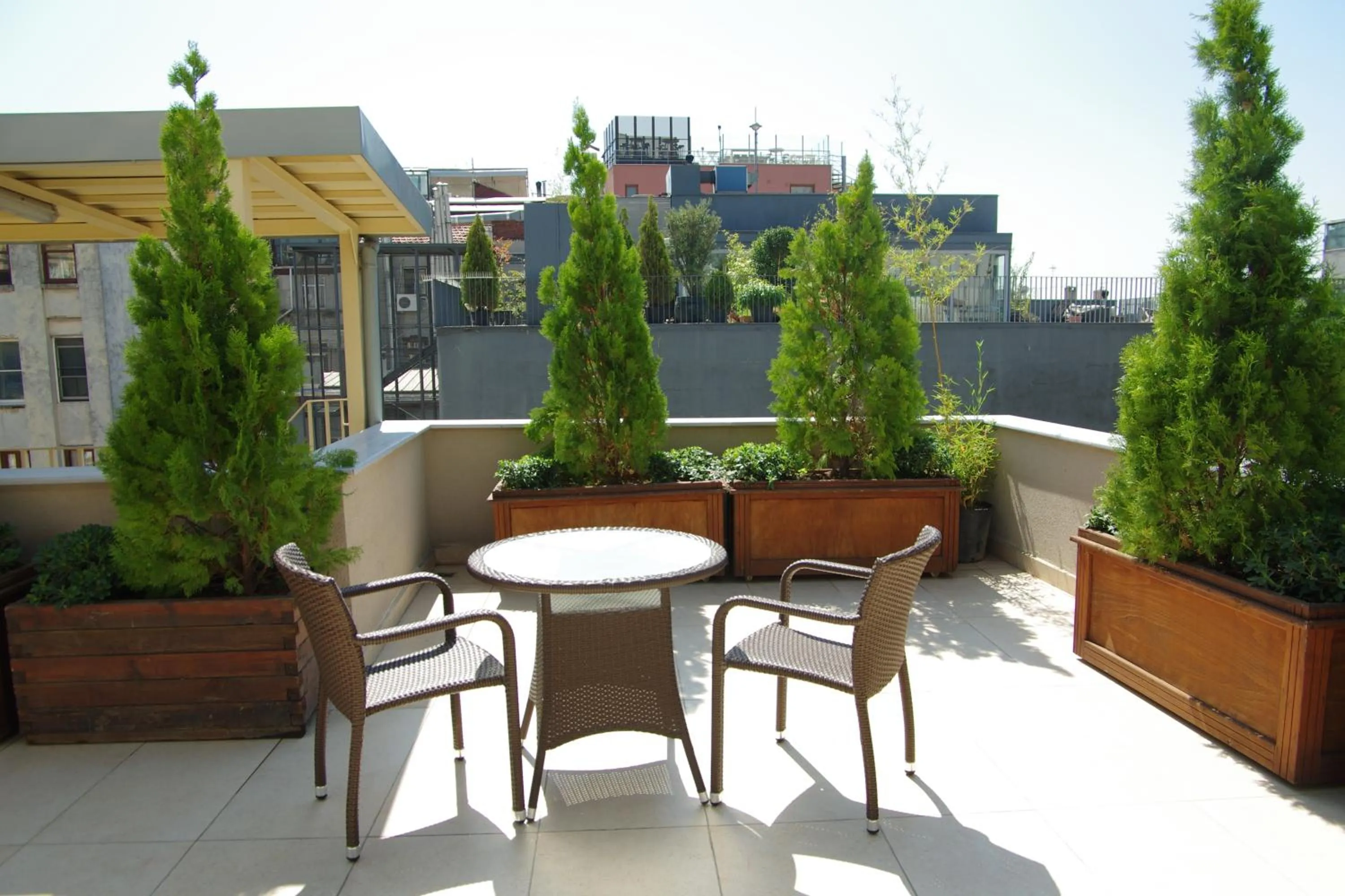 Day in Pera Residence