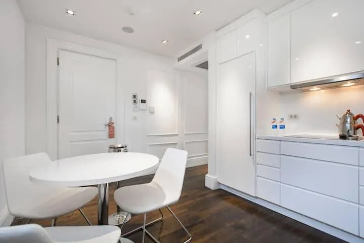 Kitchen or kitchenette in Pera Residence