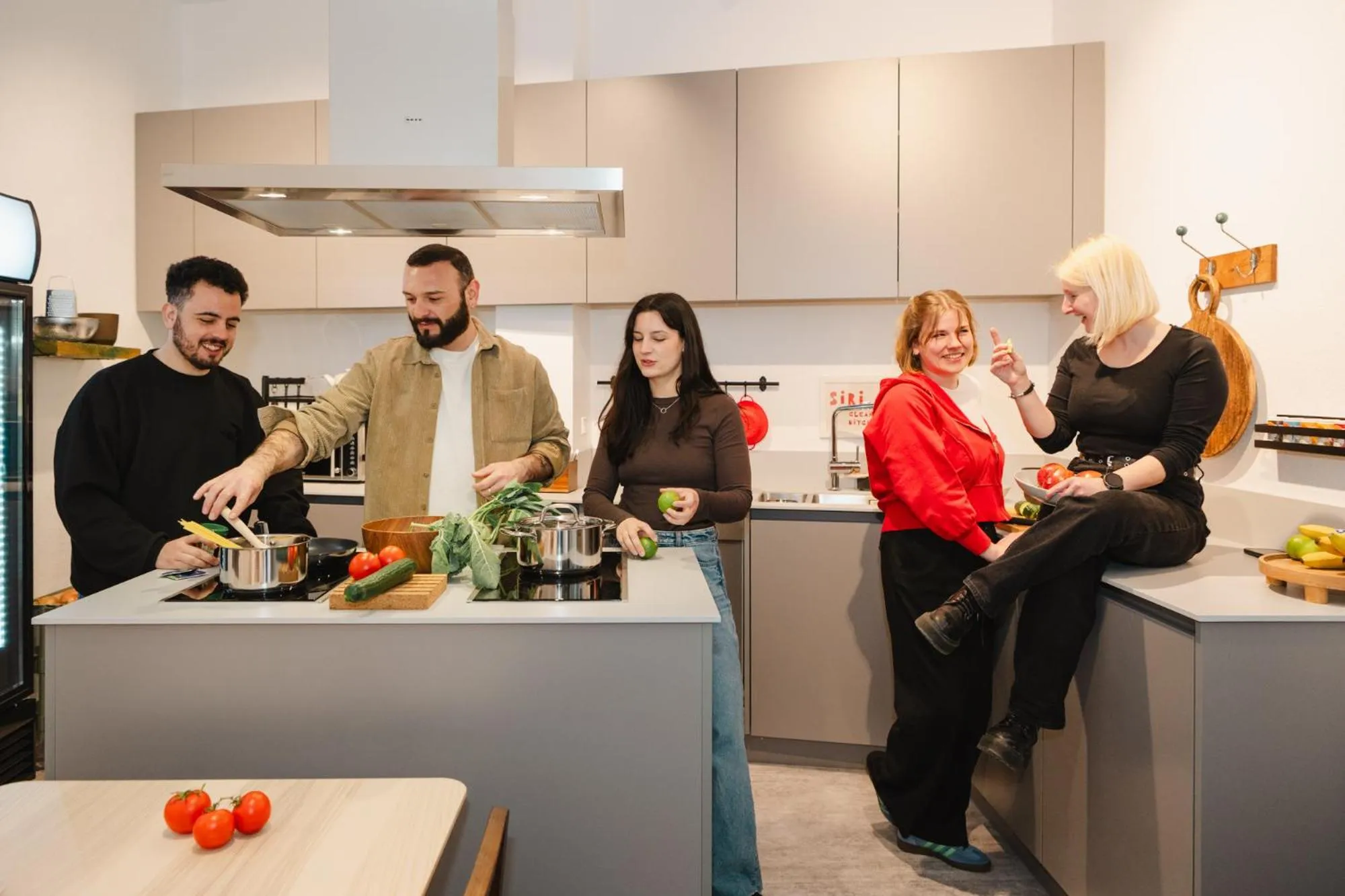 Communal kitchen in Wombat's City Hostel Leipzig