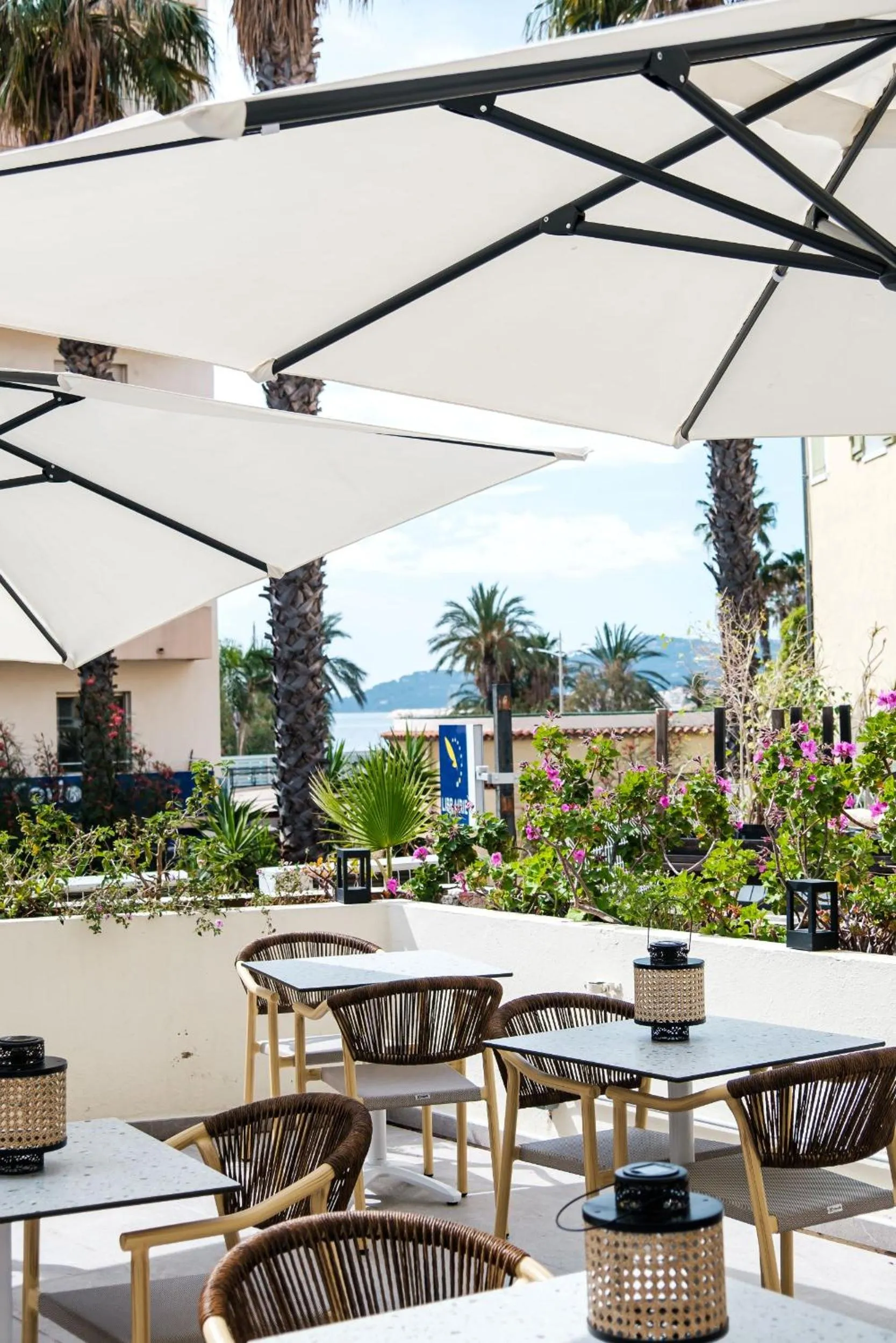 Patio in Anglade Hotel