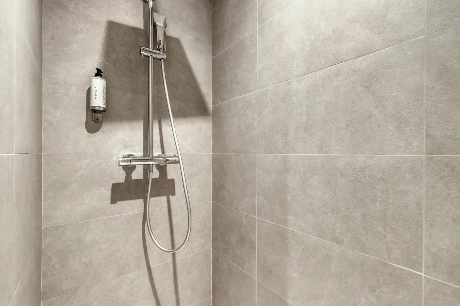 Bathroom in Anglade Hotel