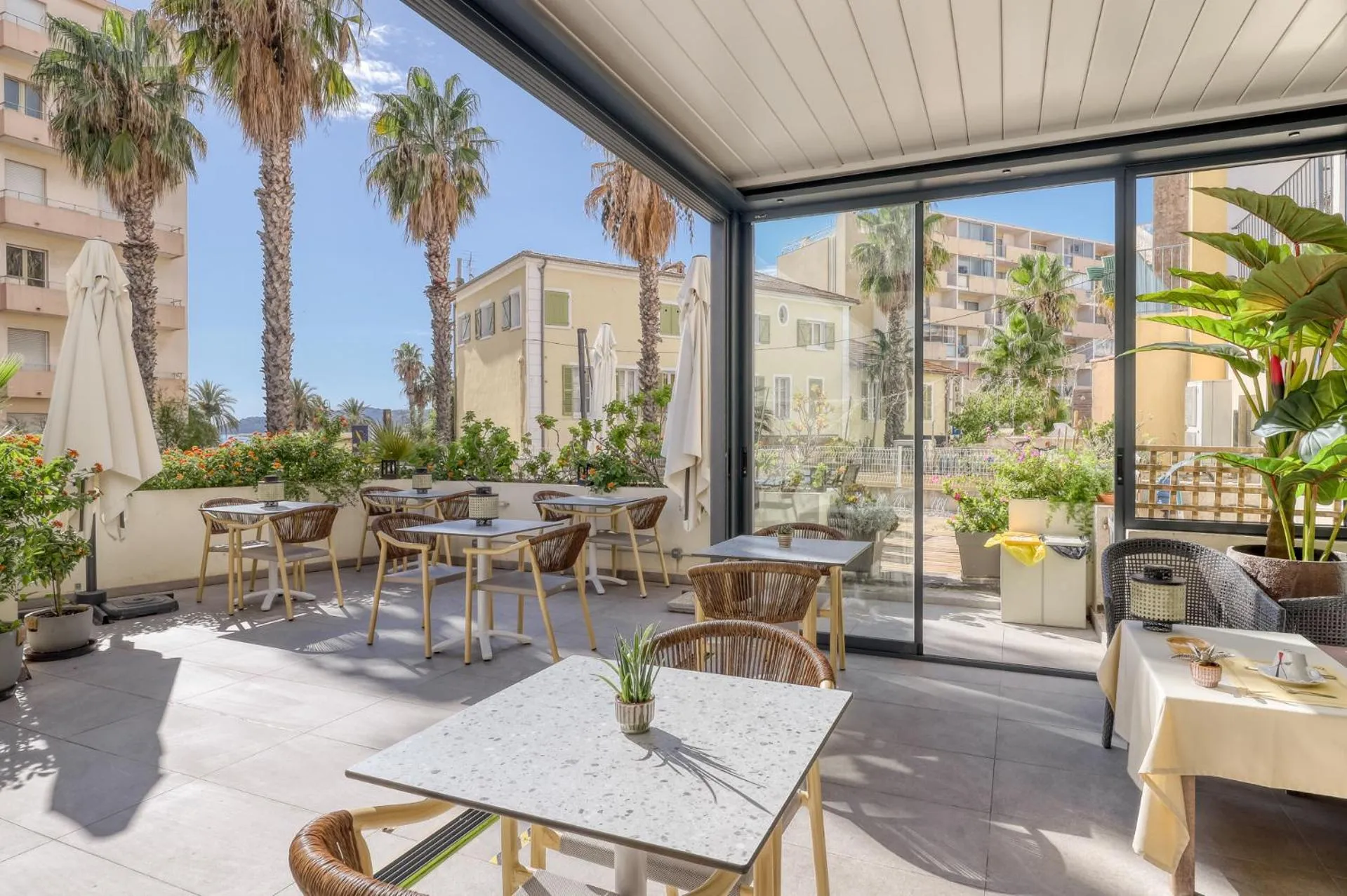 Patio in Anglade Hotel