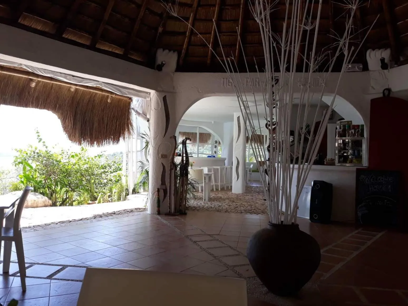 Restaurant/places to eat in AL FARO Cosmio Hotel Palawan