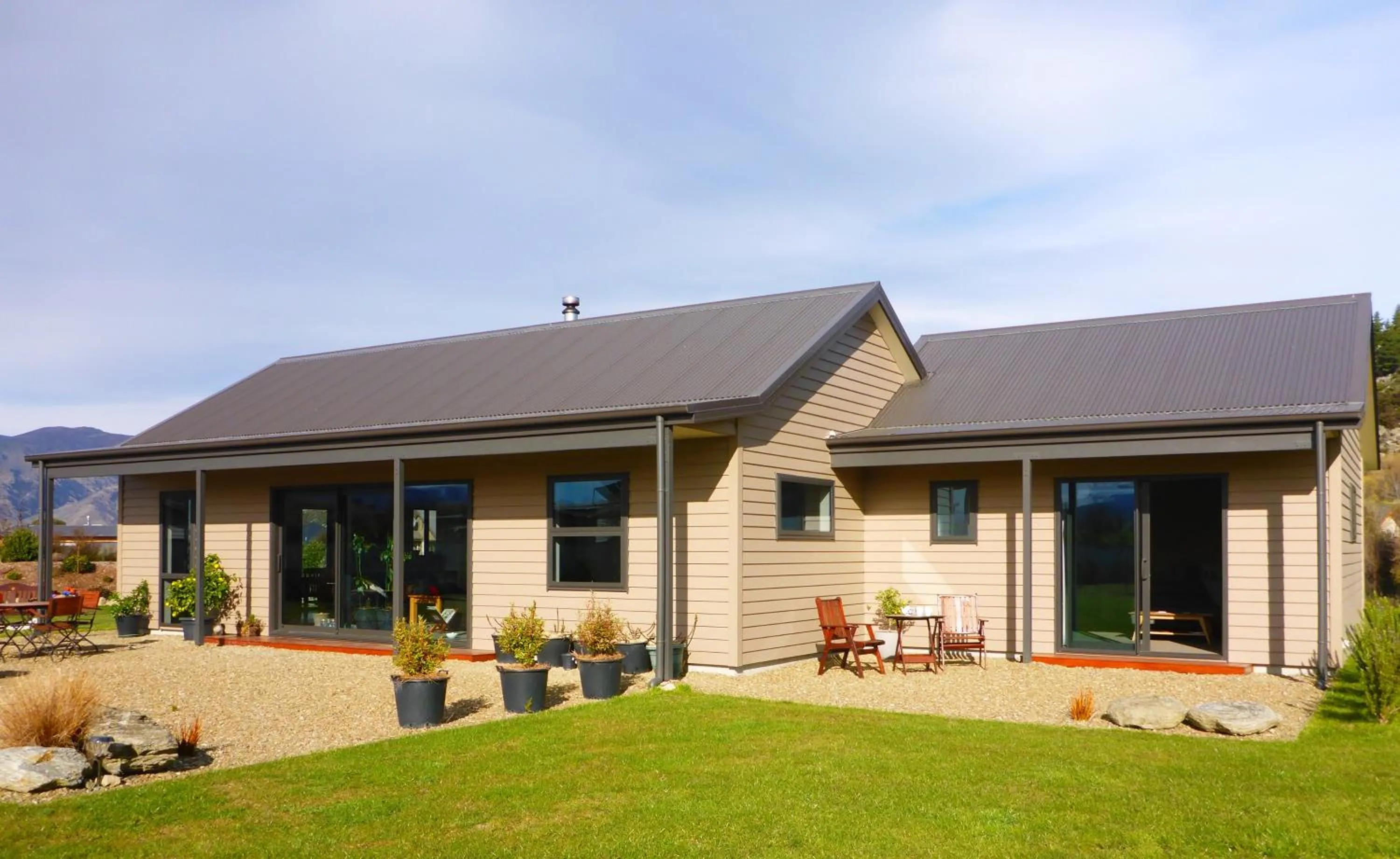 Property building in Fran and Frankie's Bed & Breakfast