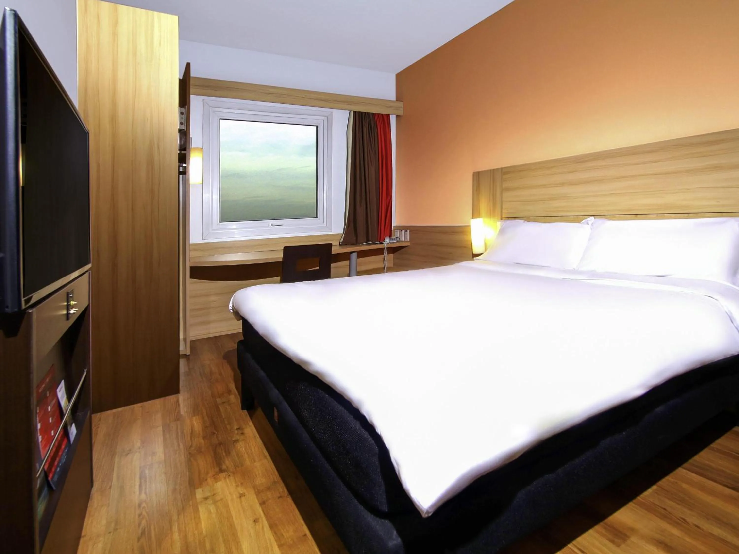 Property building, Bed in ibis Santiago Providencia