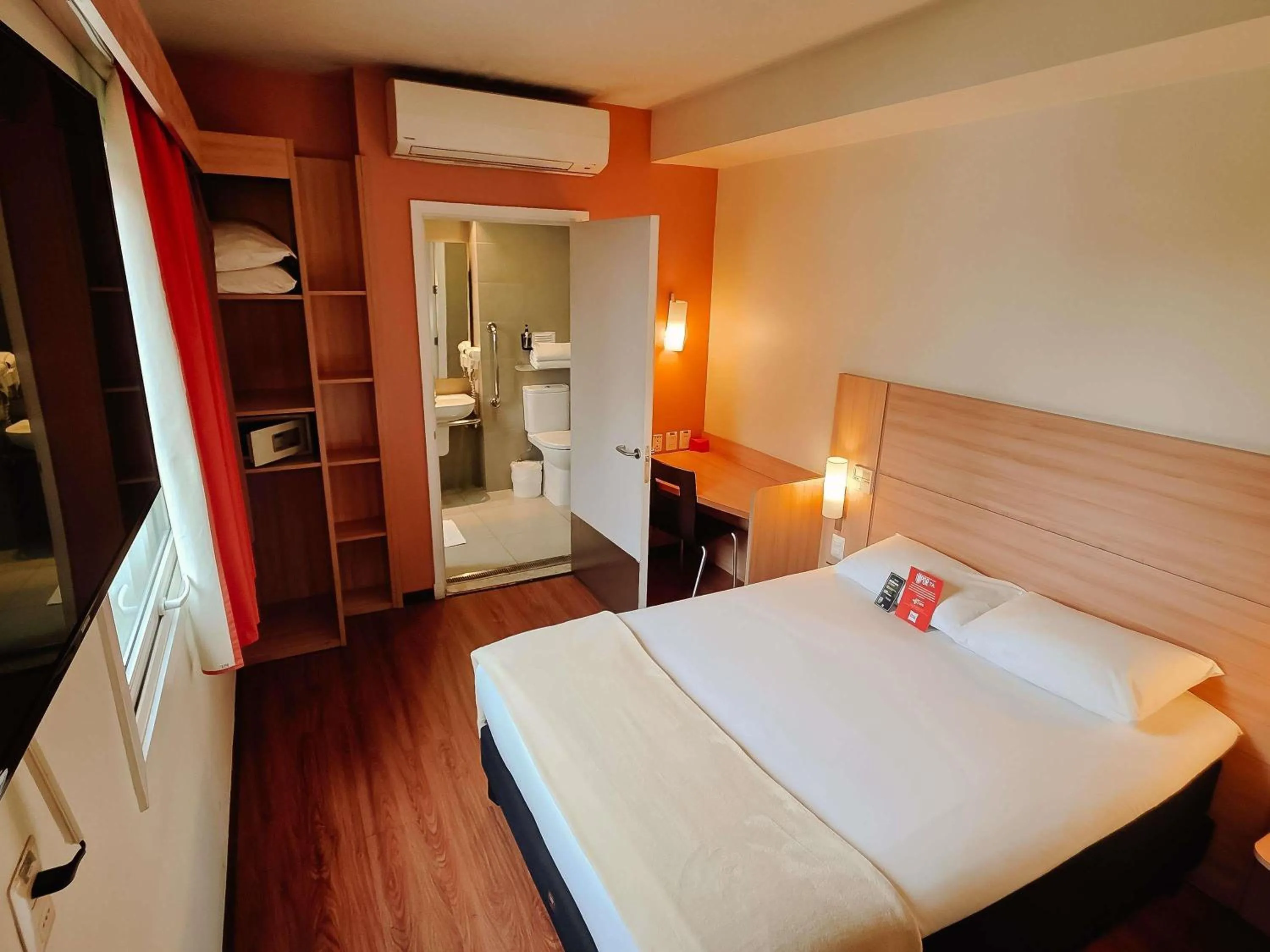 Bedroom, Bed in ibis Santiago Providencia