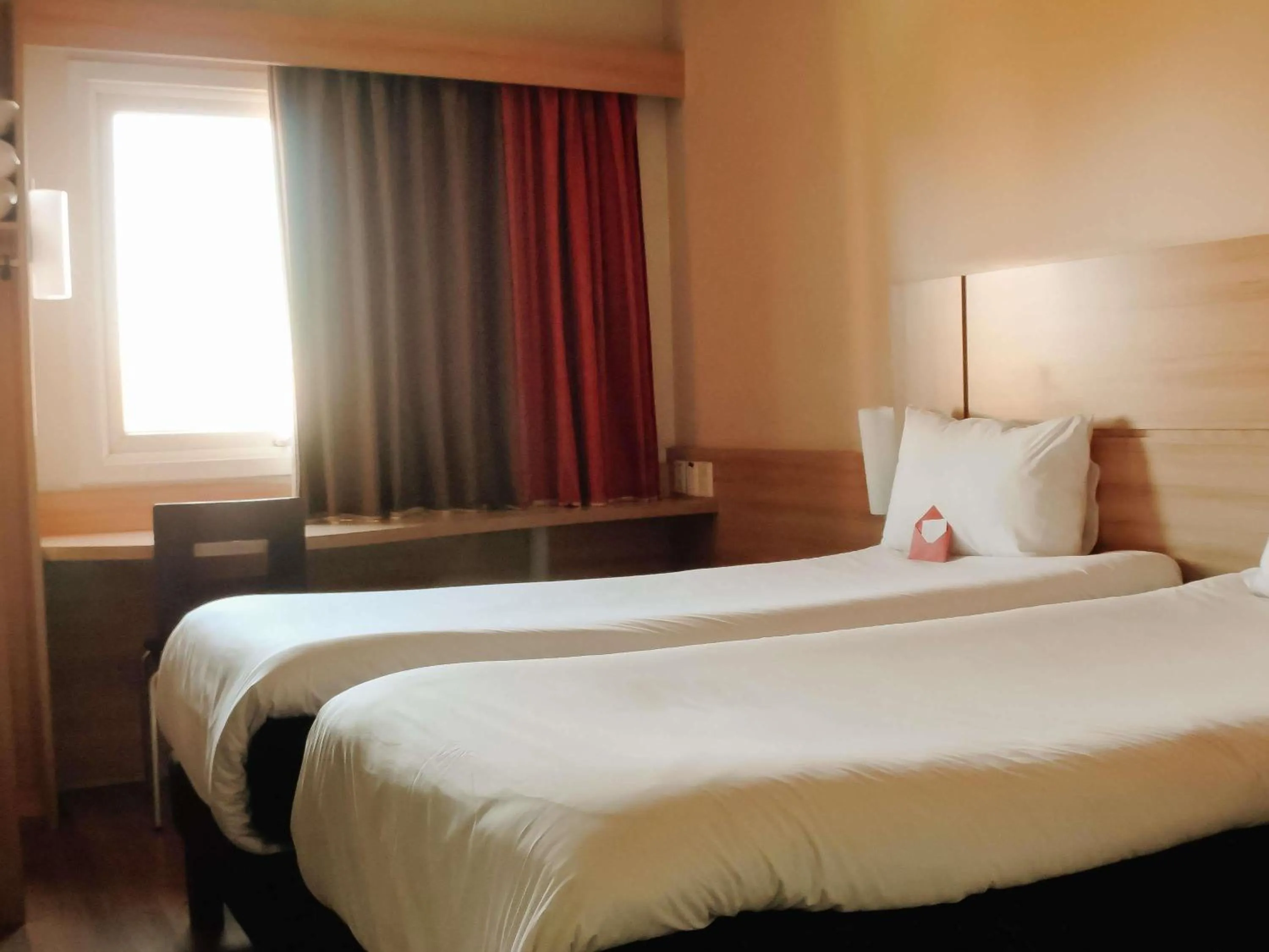 Bedroom, Bed in ibis Santiago Providencia