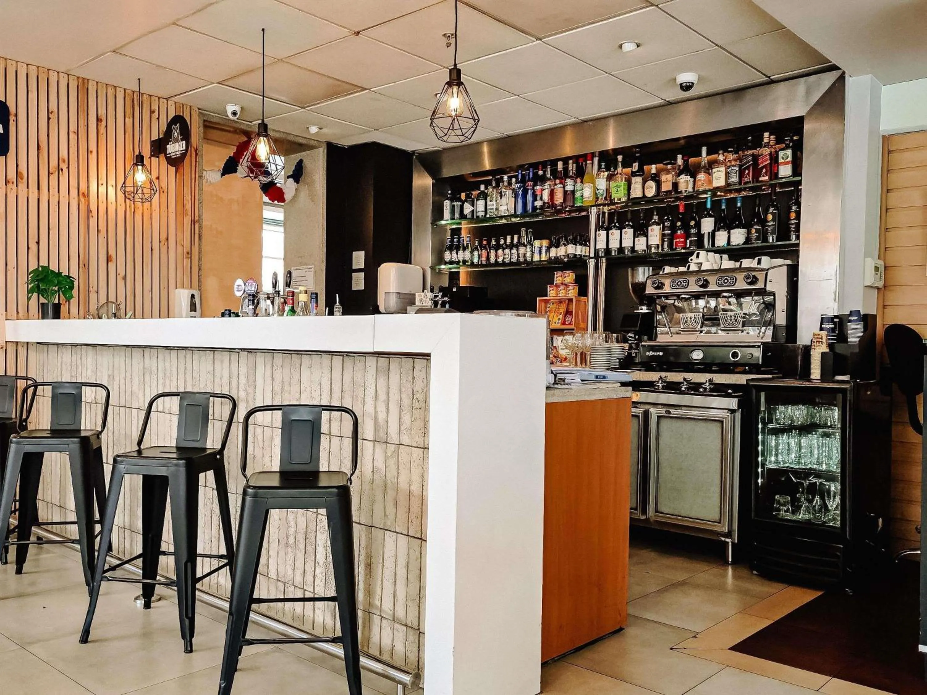 Lounge or bar in ibis Santiago Providencia