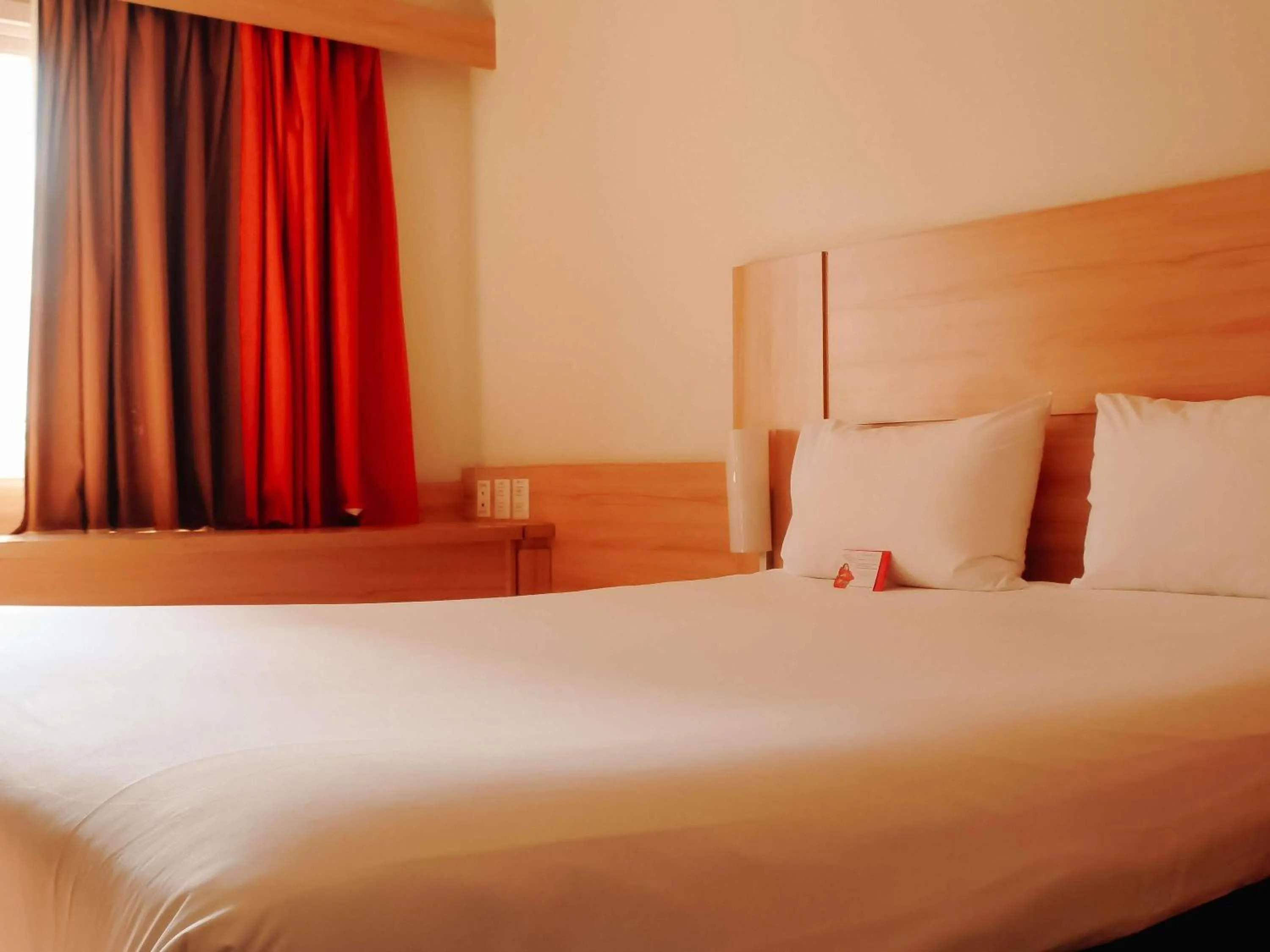 Bedroom, Bed in ibis Santiago Providencia