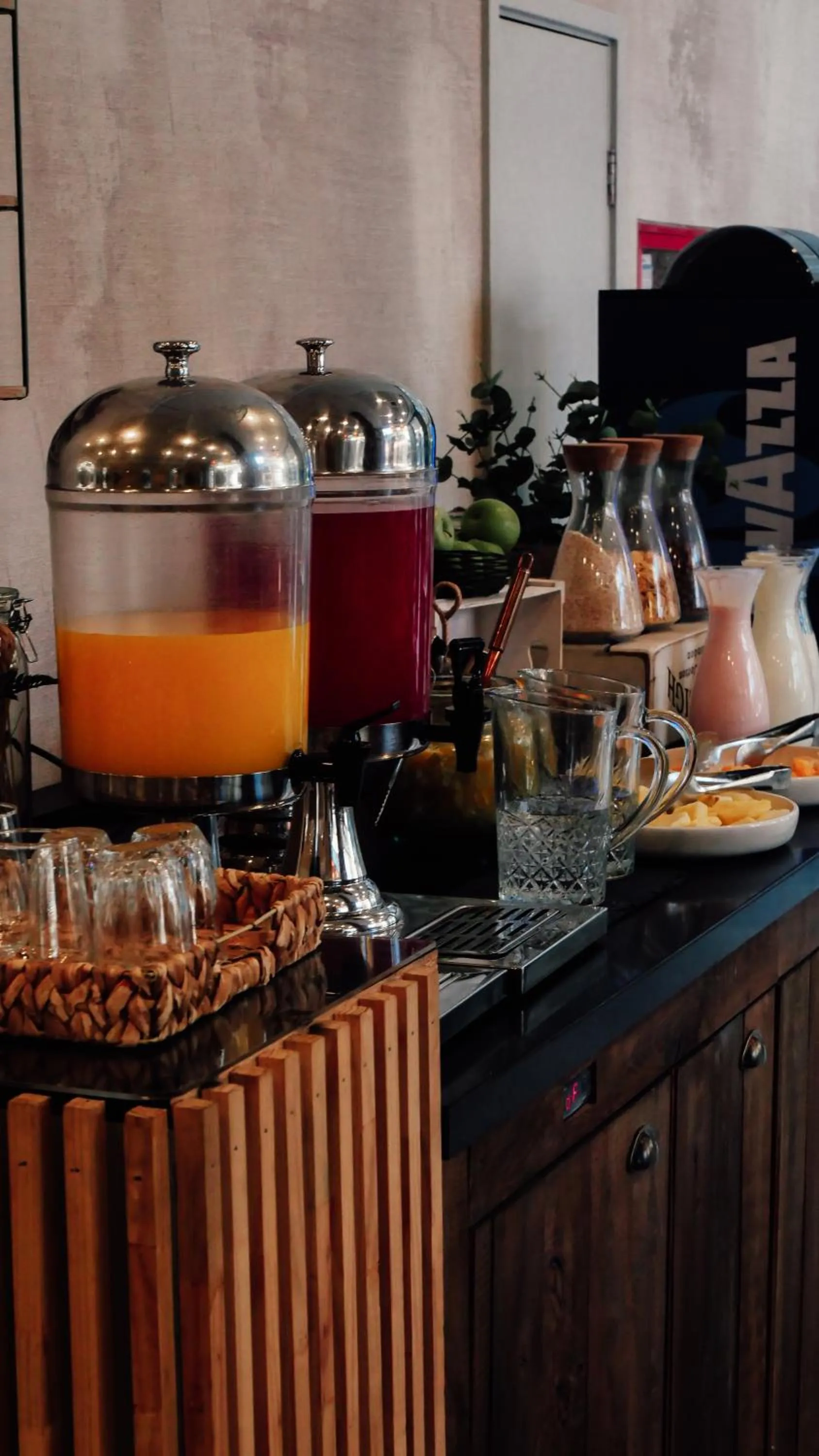 Restaurant/places to eat in ibis Santiago Providencia