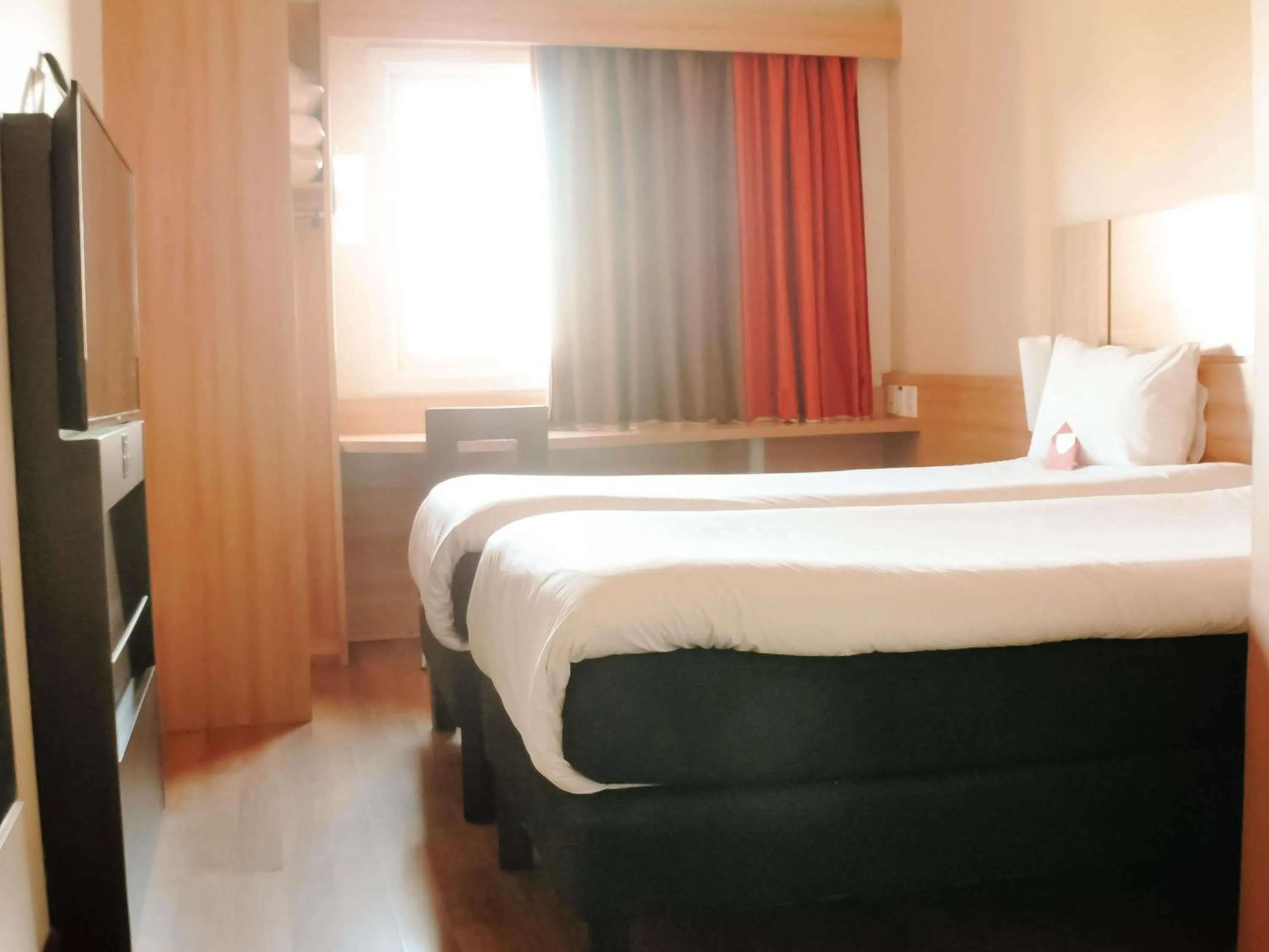 Bedroom, Bed in ibis Santiago Providencia