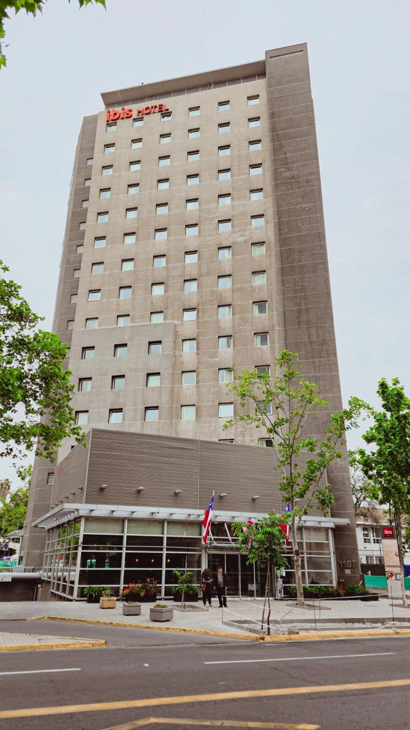 Facade/entrance in ibis Santiago Providencia