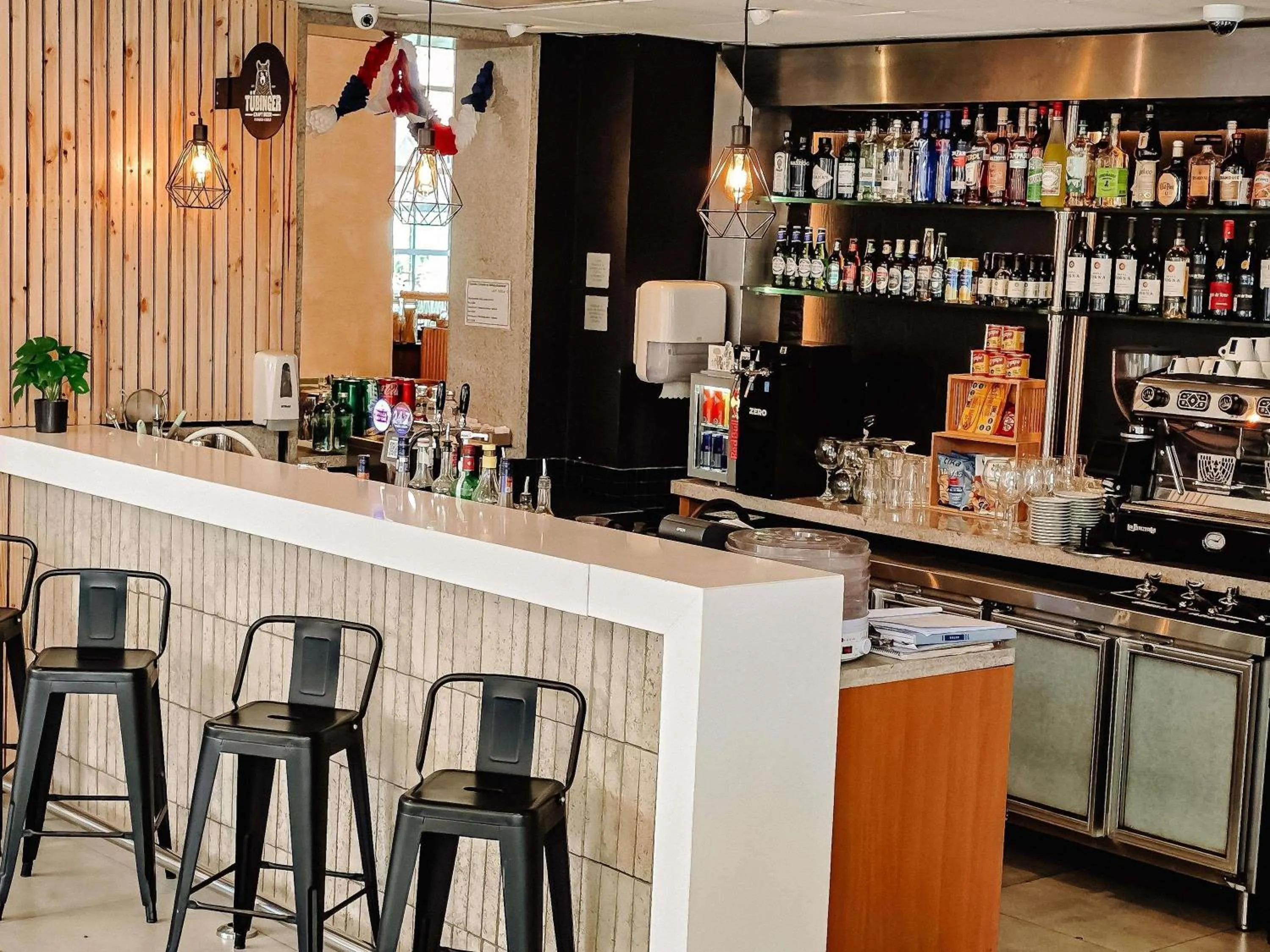 Lounge or bar in ibis Santiago Providencia