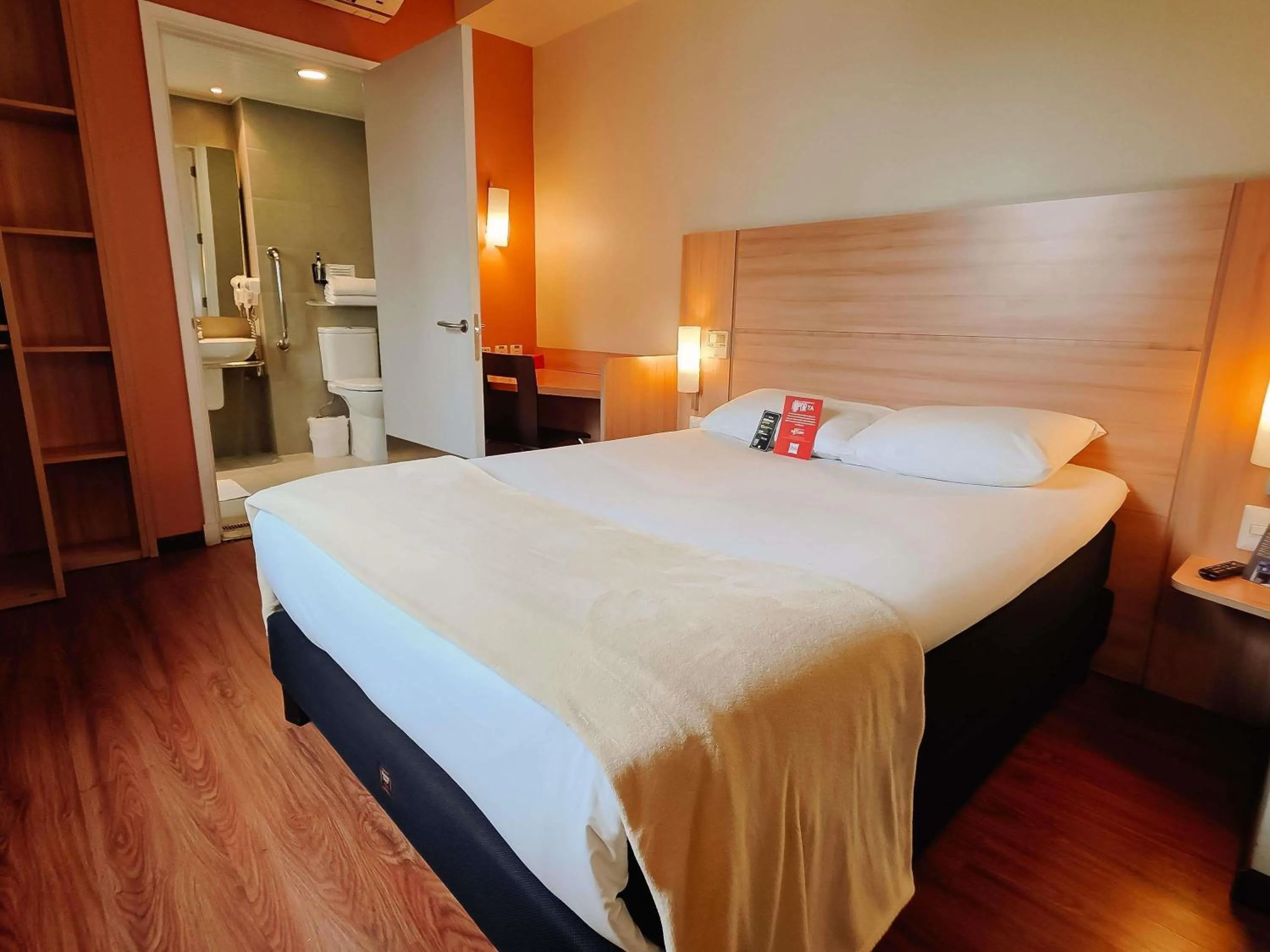 Bedroom, Bed in ibis Santiago Providencia