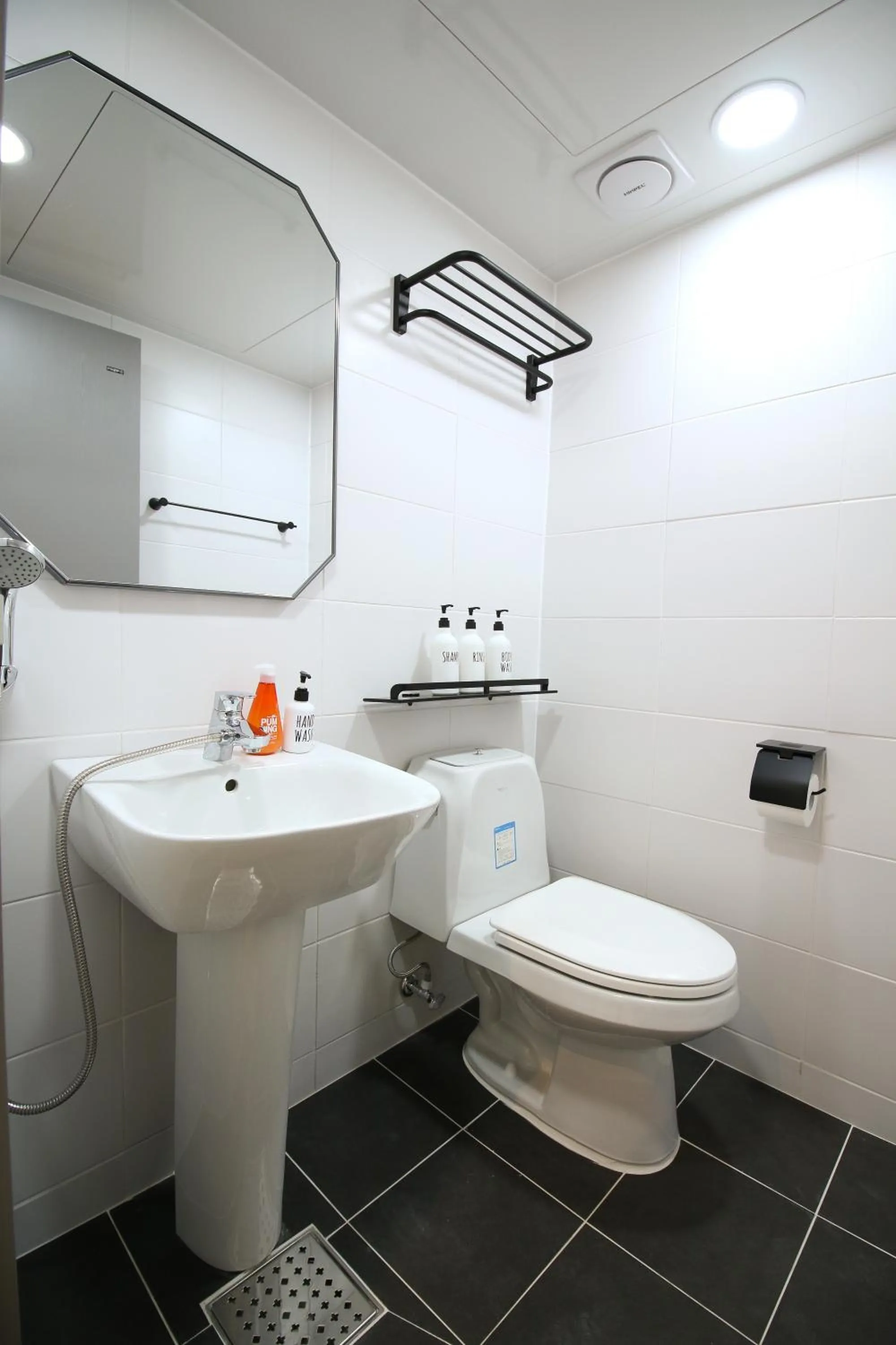 Toilet in Heima Guesthouse Hongdae