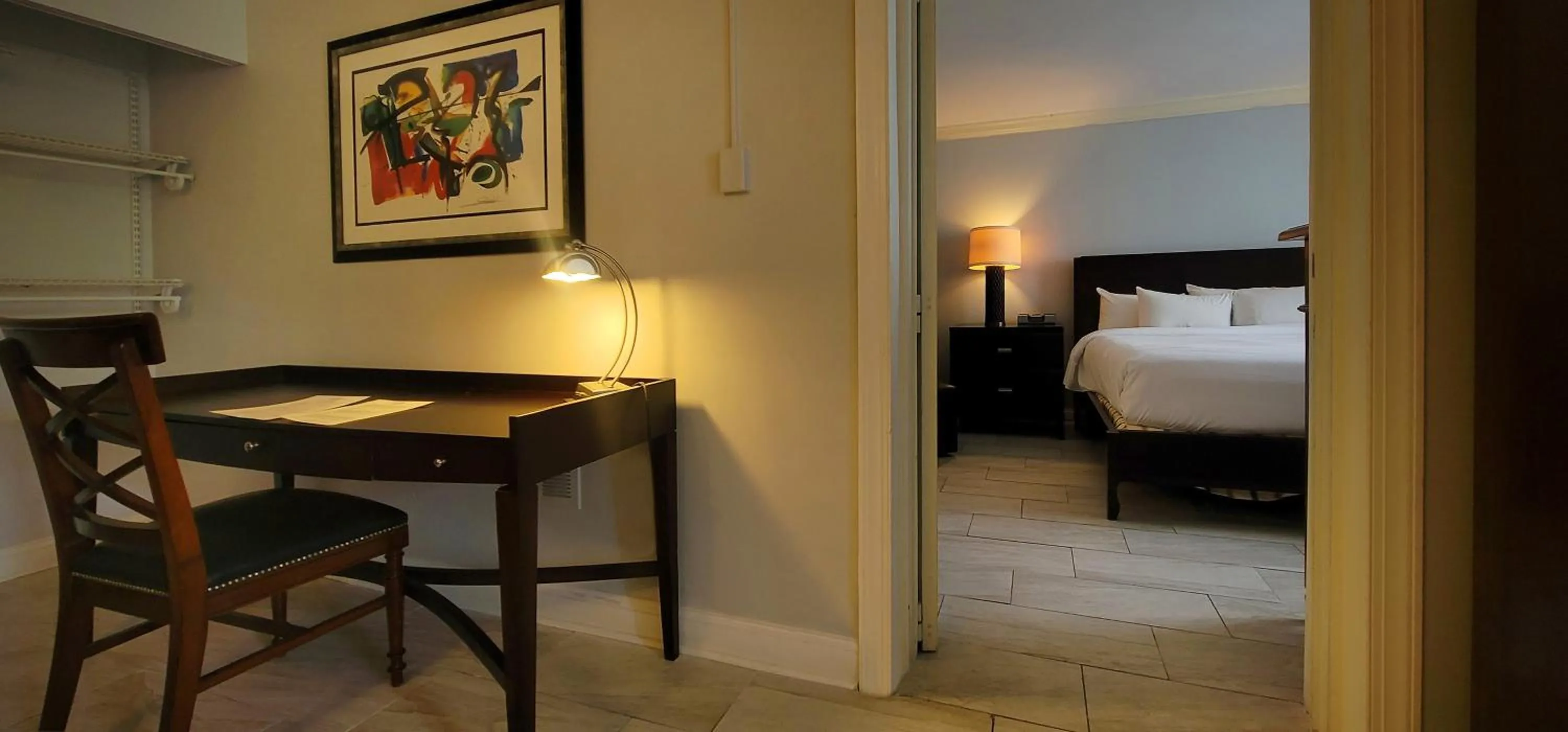 Living room, Bed in Fort Lauderdale Grand Hotel