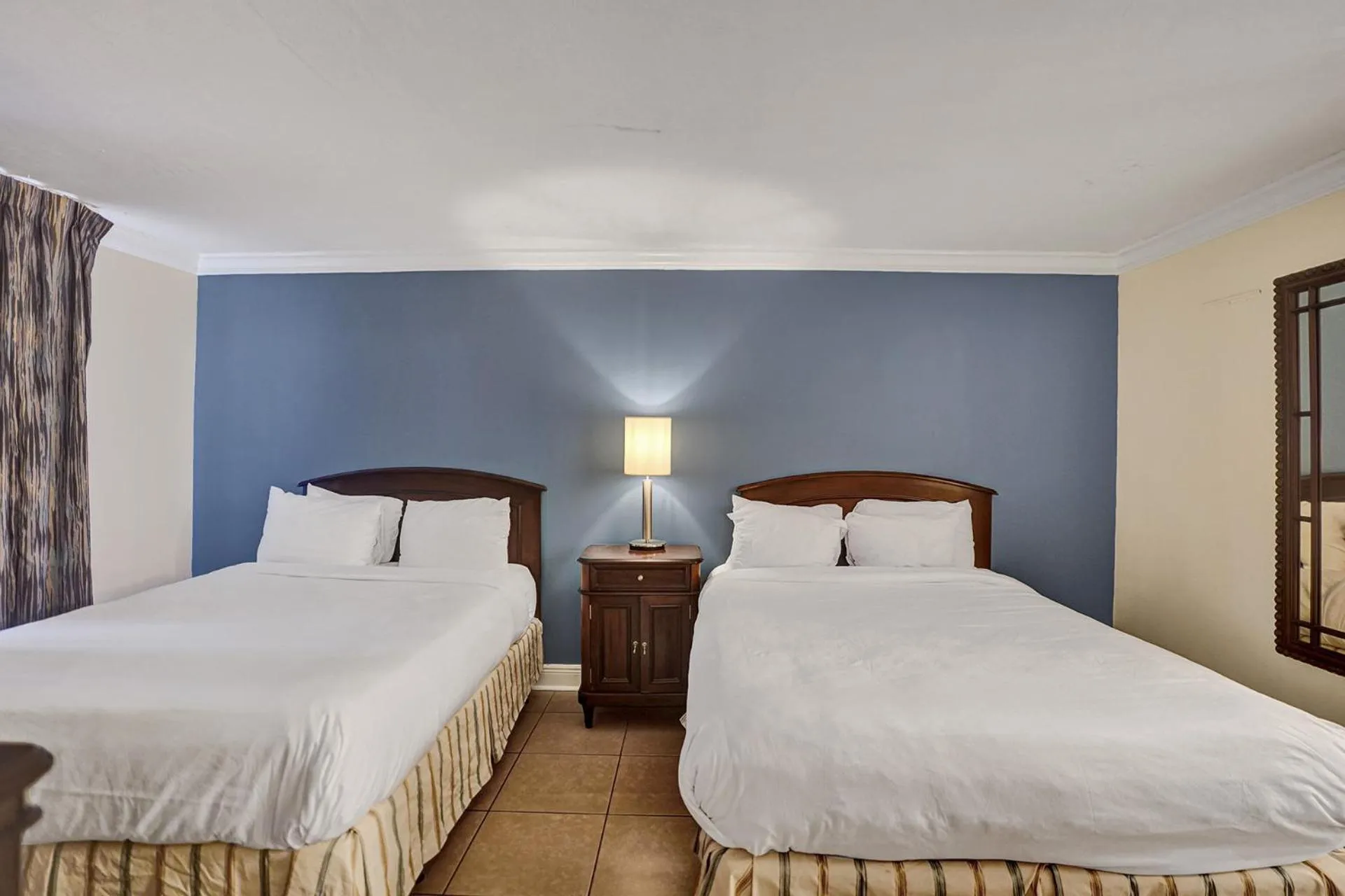 Bedroom, Bed in Fort Lauderdale Grand Hotel