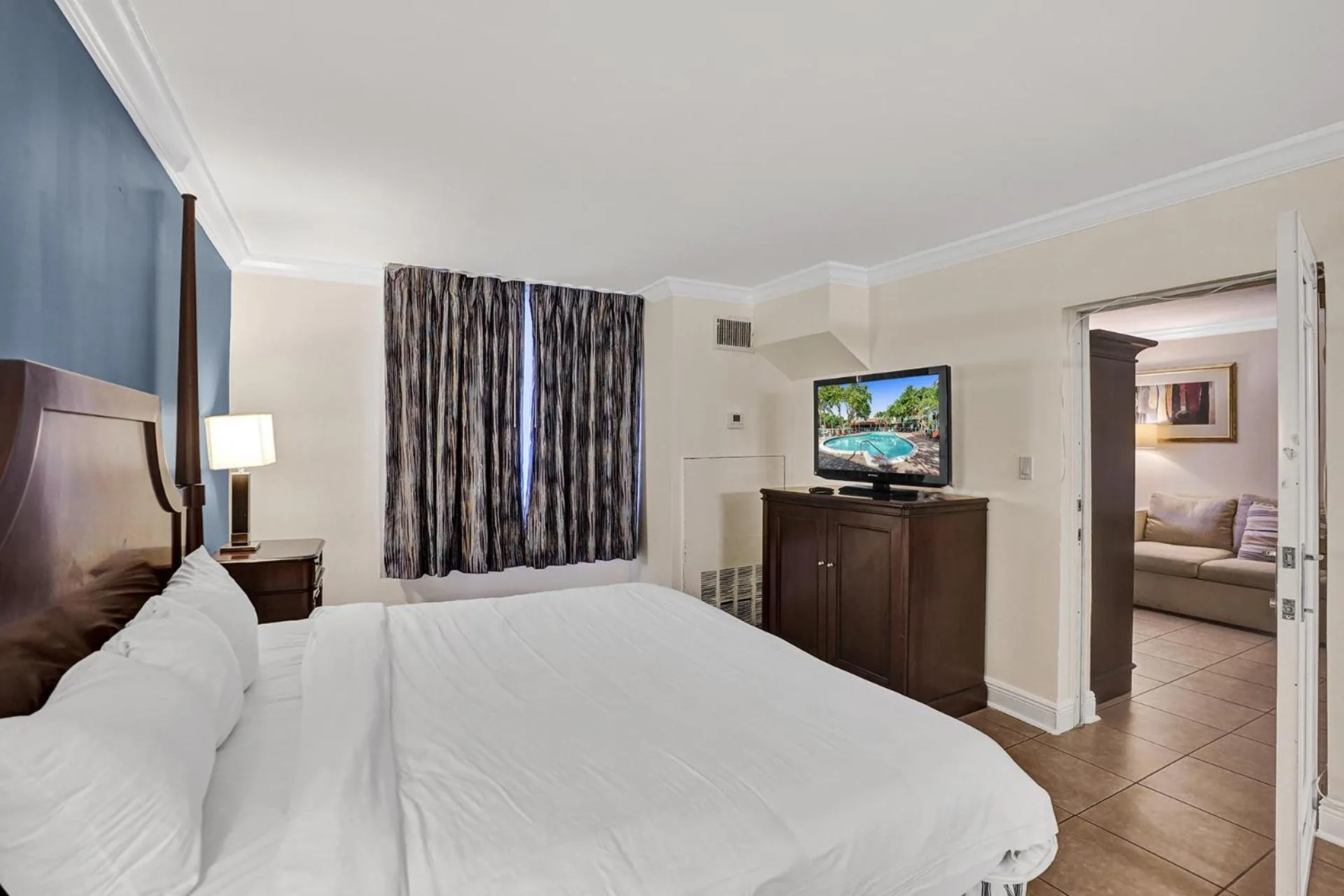 Bedroom, Bed in Fort Lauderdale Grand Hotel