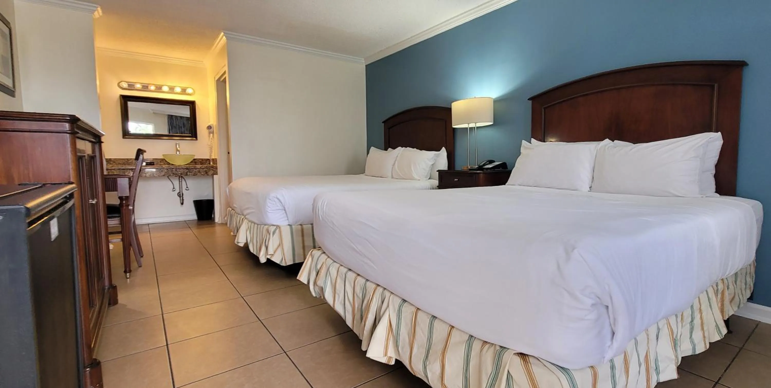 Bedroom, Bed in Fort Lauderdale Grand Hotel