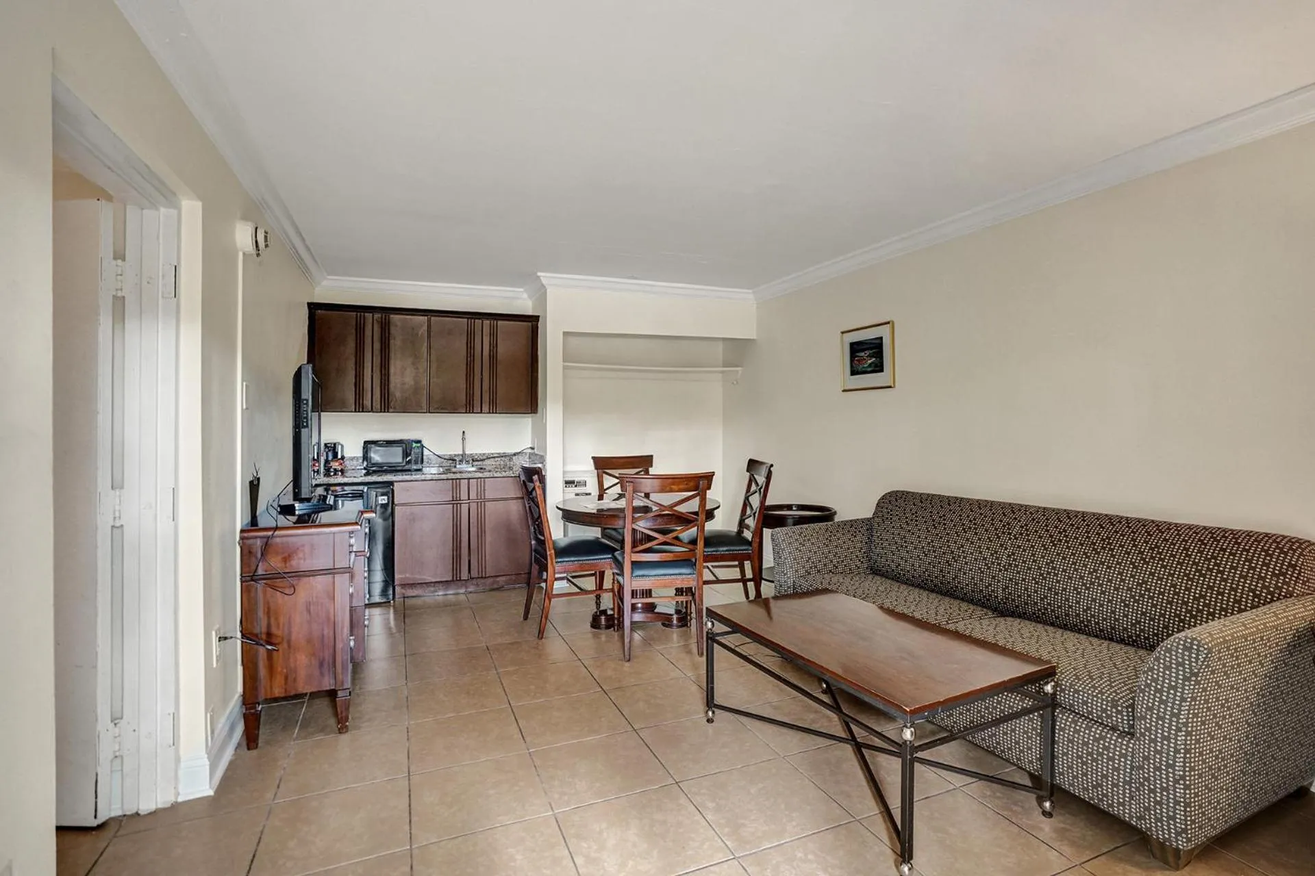 Living room in Fort Lauderdale Grand Hotel