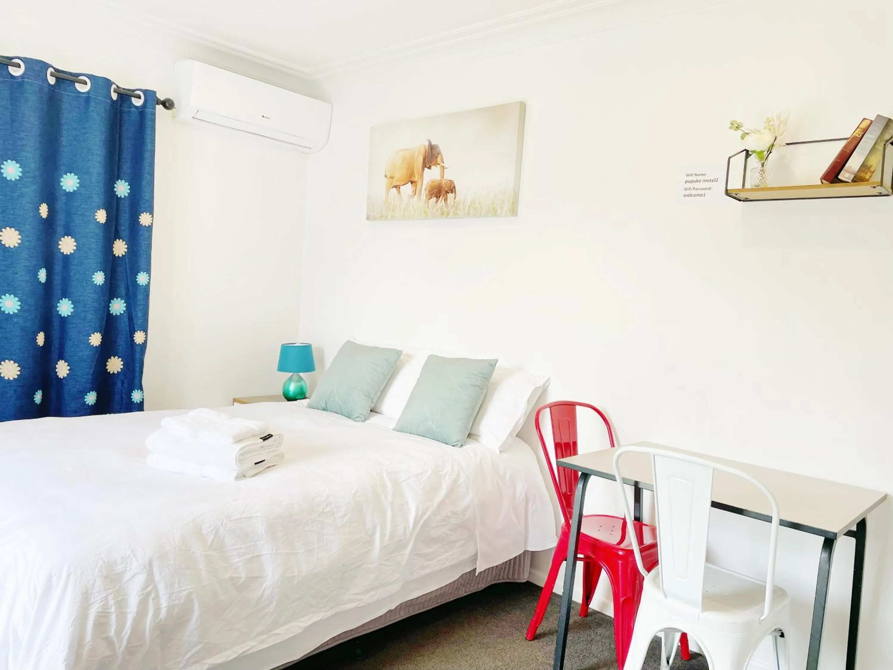 Photo of the whole room, Bed in Pupuke Manor Motel