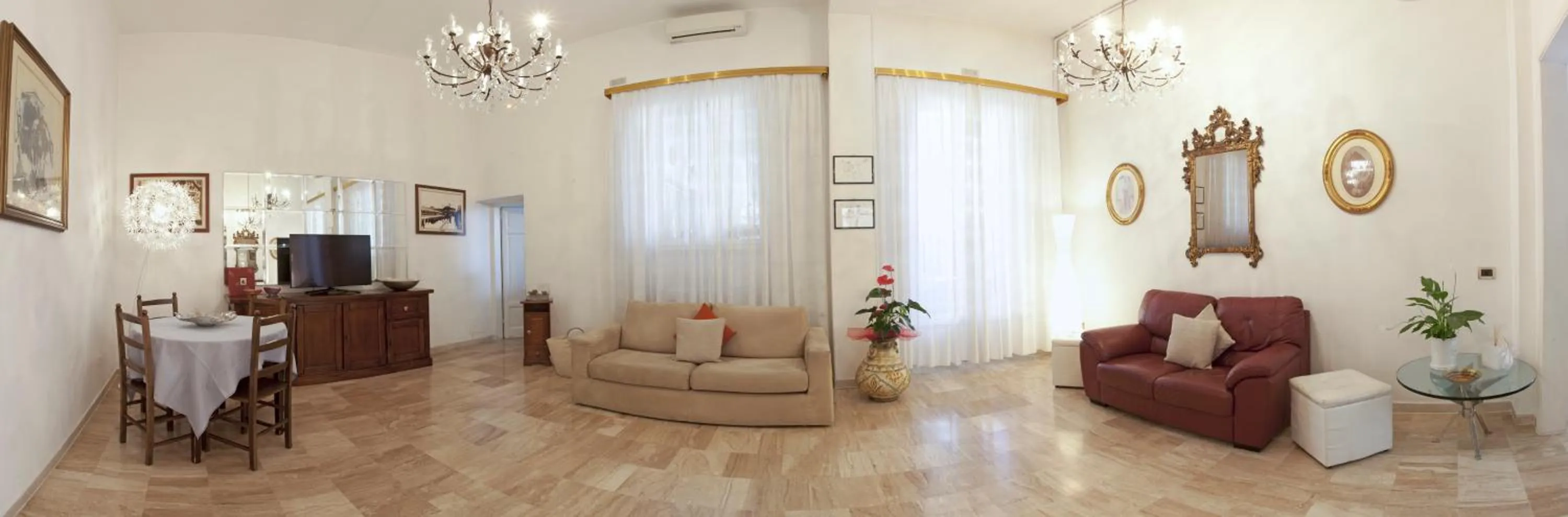 Communal lounge/ TV room in Hotel I 4 Assi