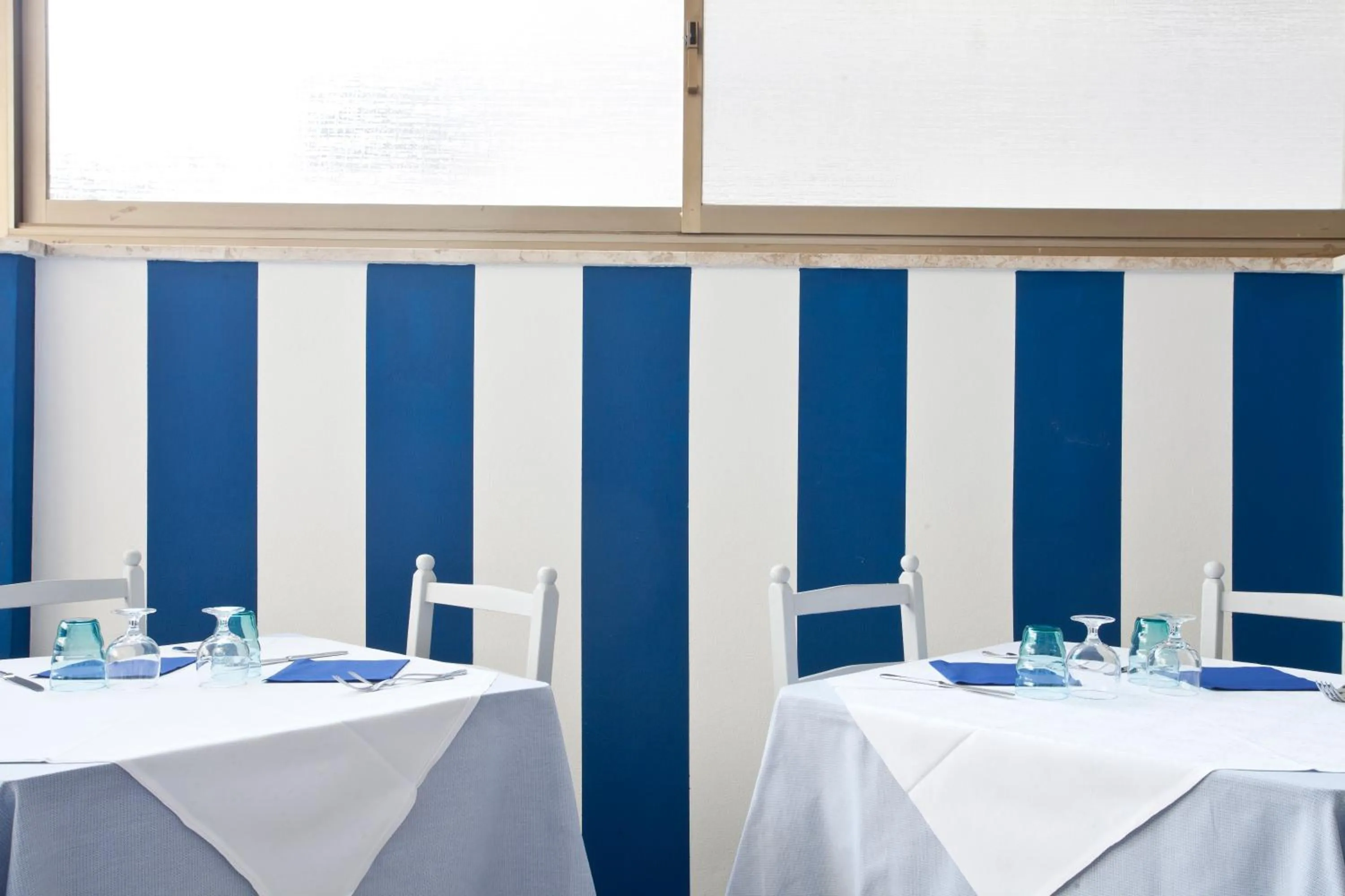 Restaurant/places to eat in Hotel I 4 Assi