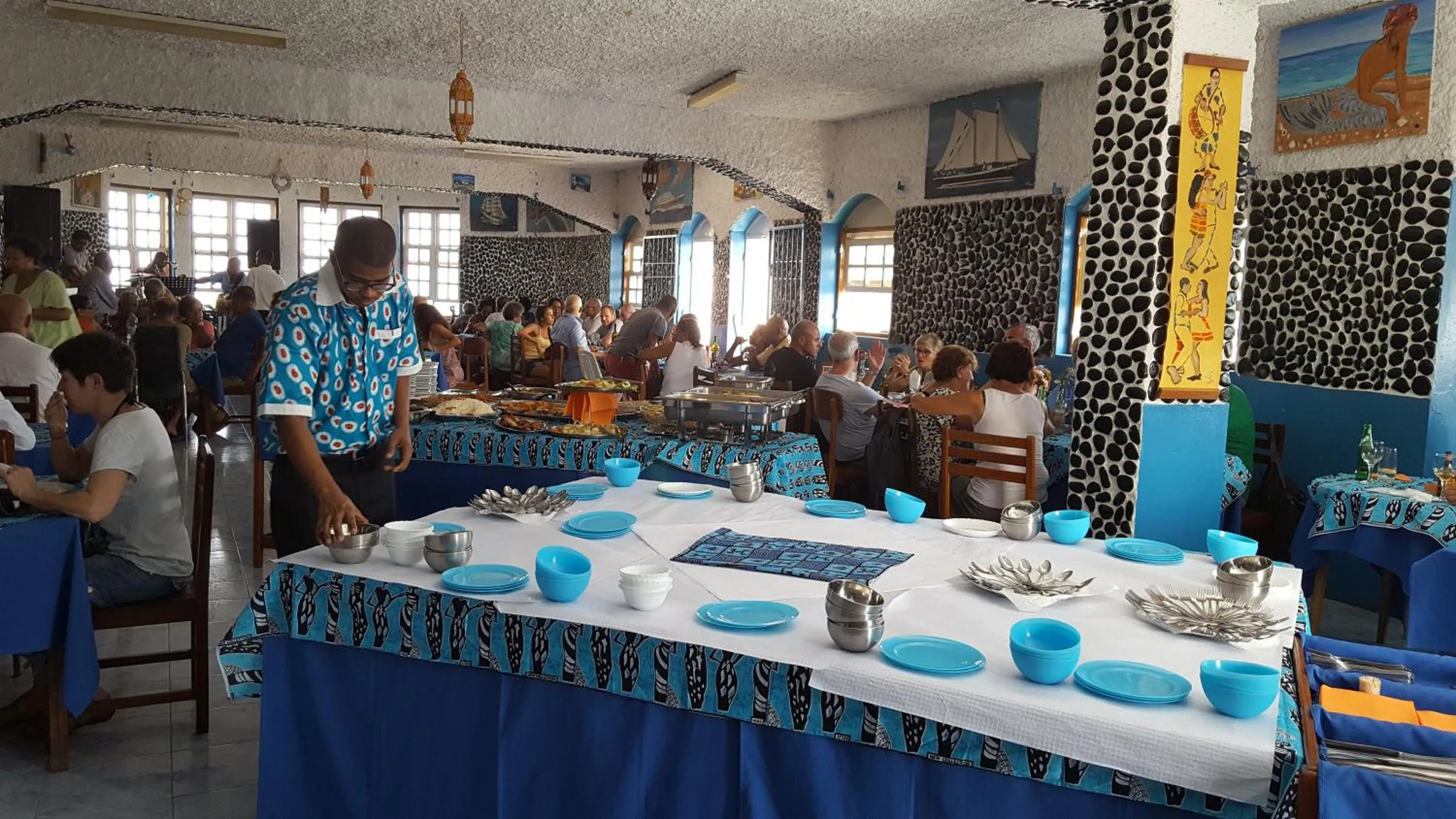 Restaurant/places to eat in Chez Loutcha Residencial