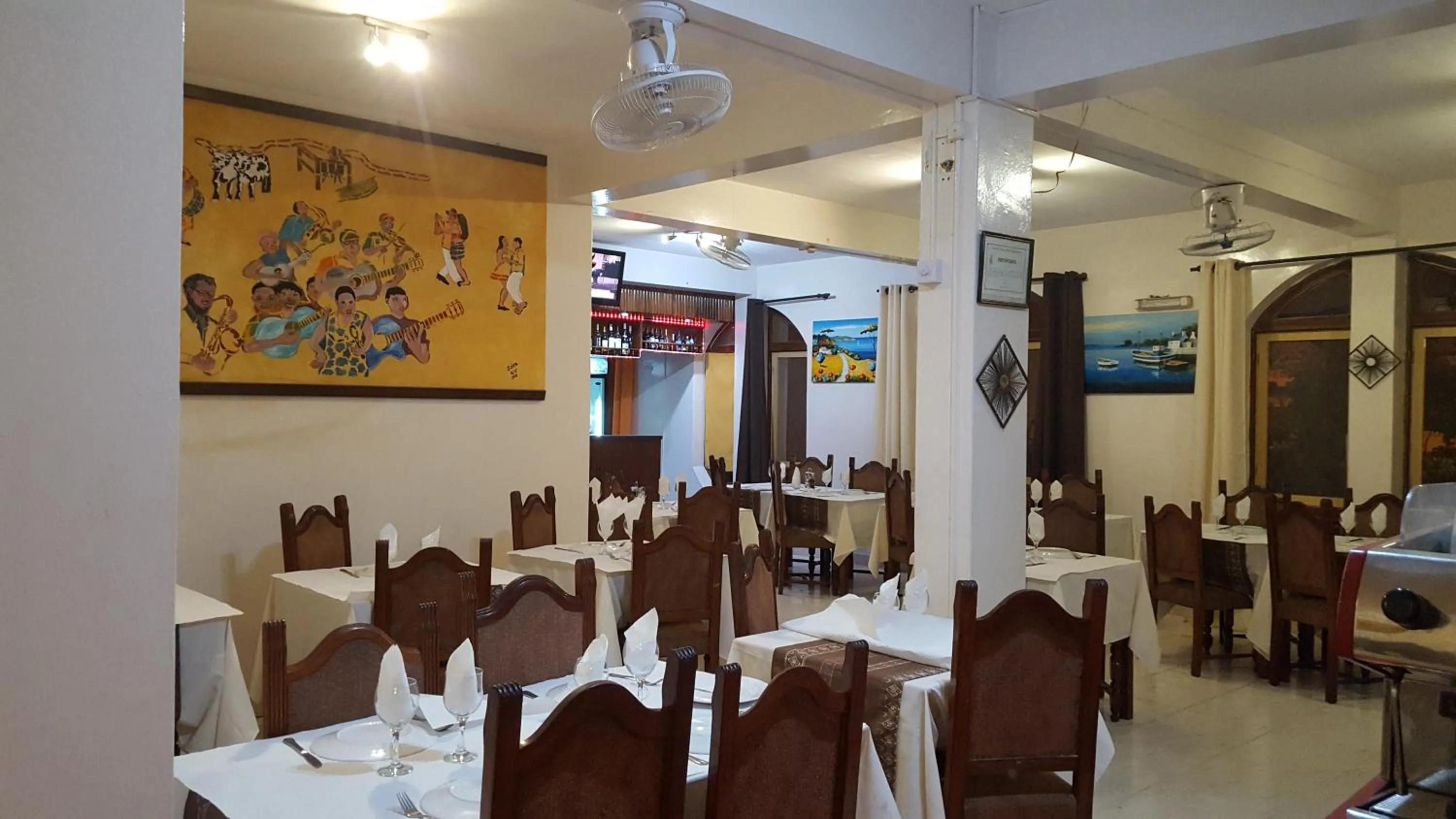 Restaurant/places to eat in Chez Loutcha Residencial