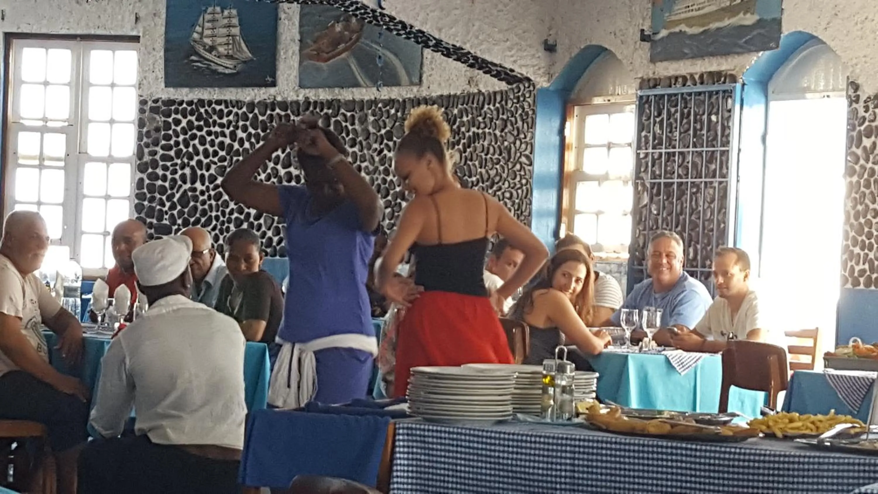 Restaurant/places to eat in Chez Loutcha Residencial