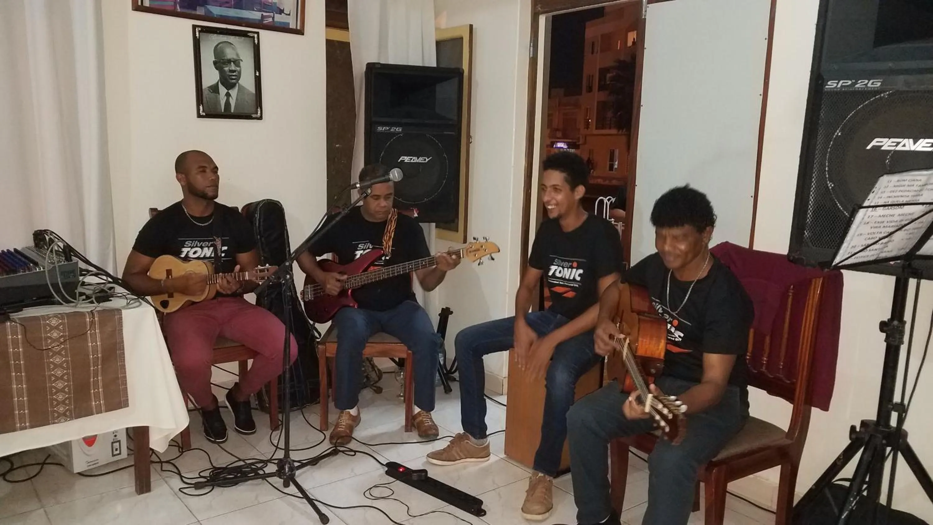 People in Chez Loutcha Residencial