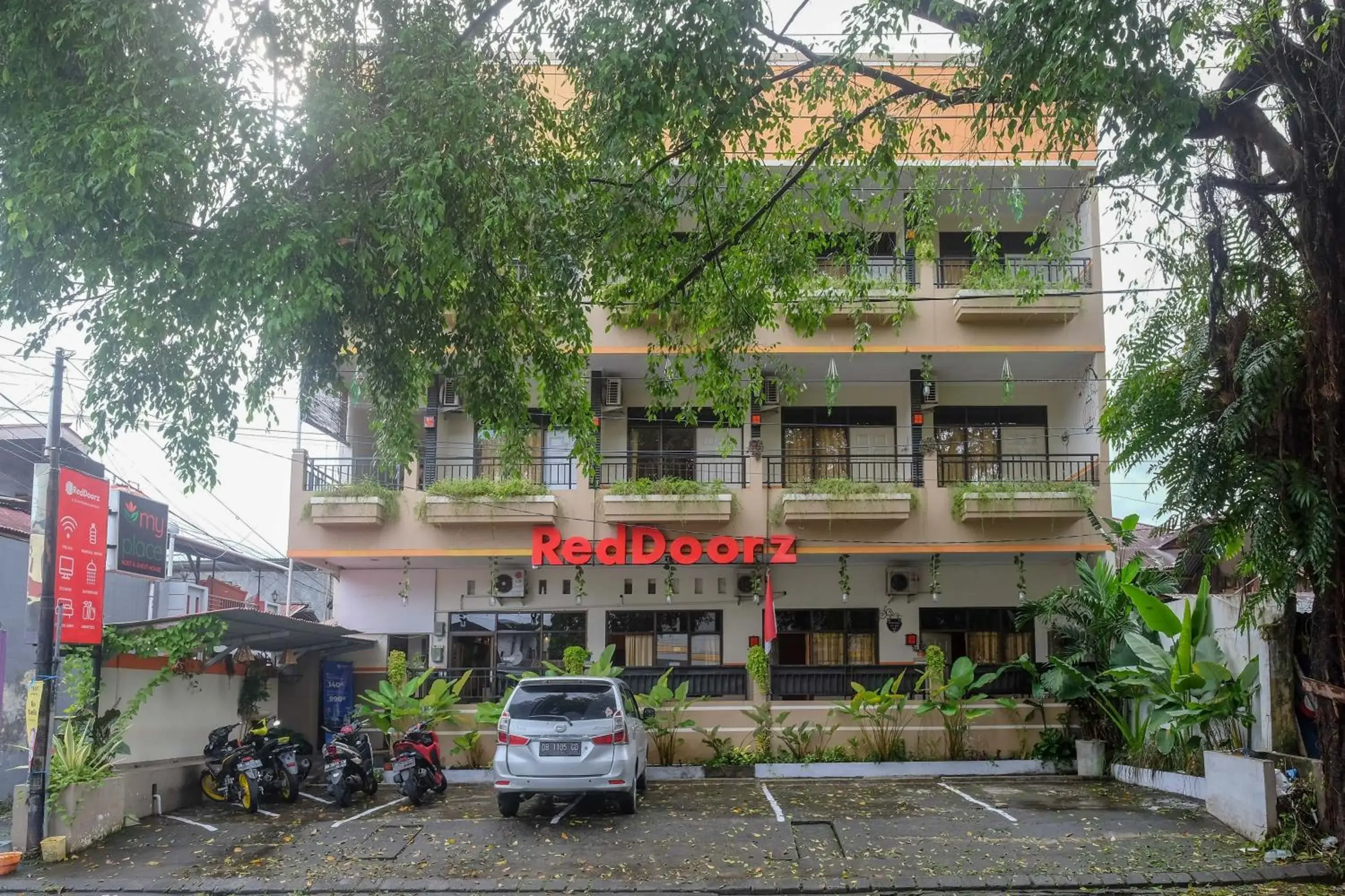 RedDoorz @ Jalan Pramuka Manado RedDoorz @ Jalan Pramuka Manado