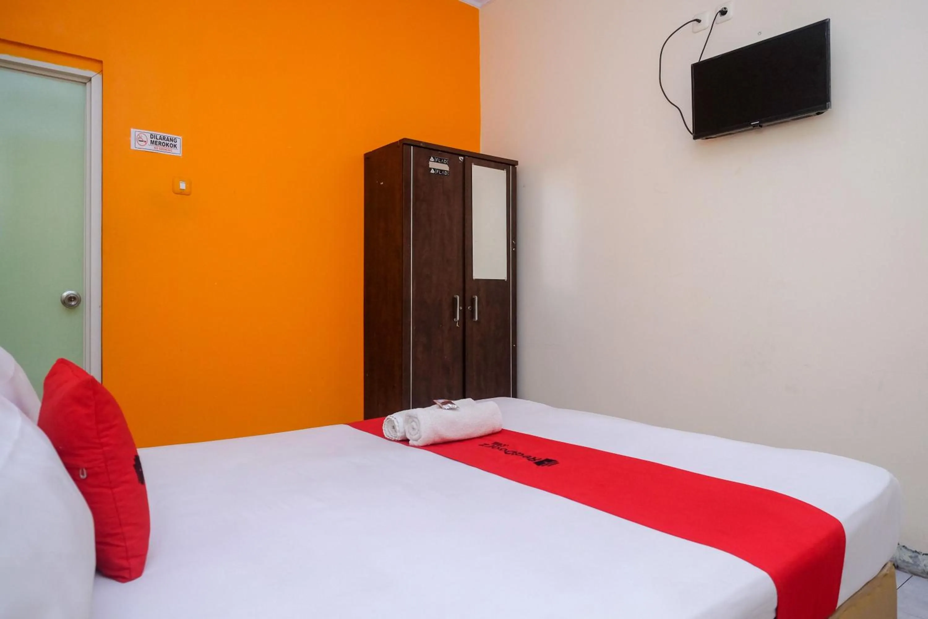 Bedroom in RedDoorz @ Jalan Pramuka Manado