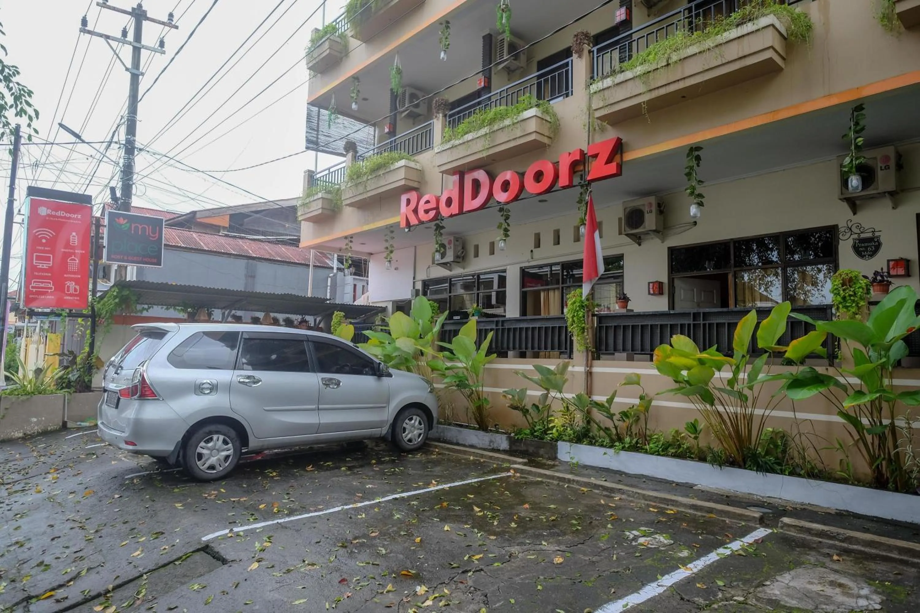 Property building in RedDoorz @ Jalan Pramuka Manado