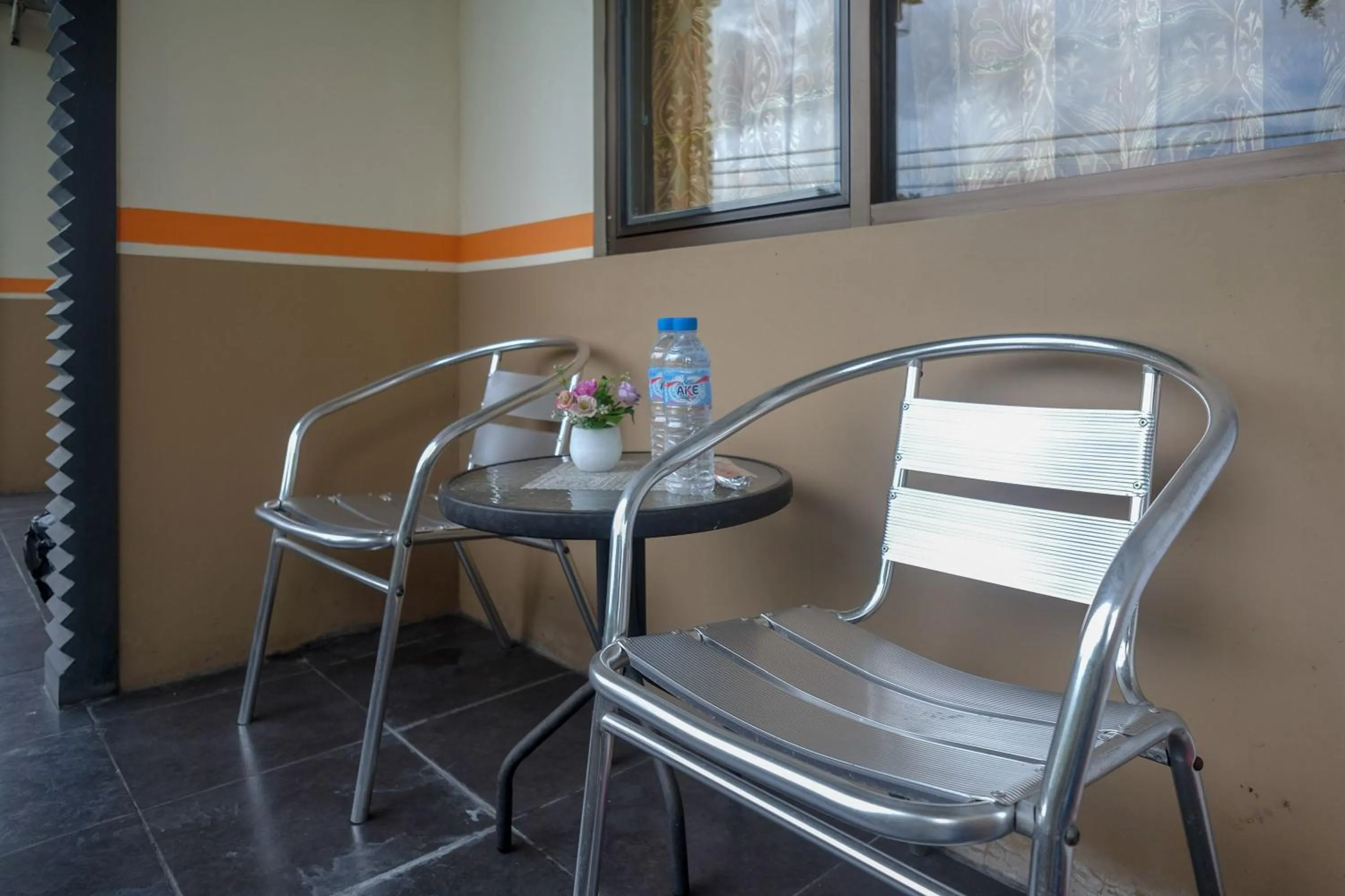 Seating area in RedDoorz @ Jalan Pramuka Manado