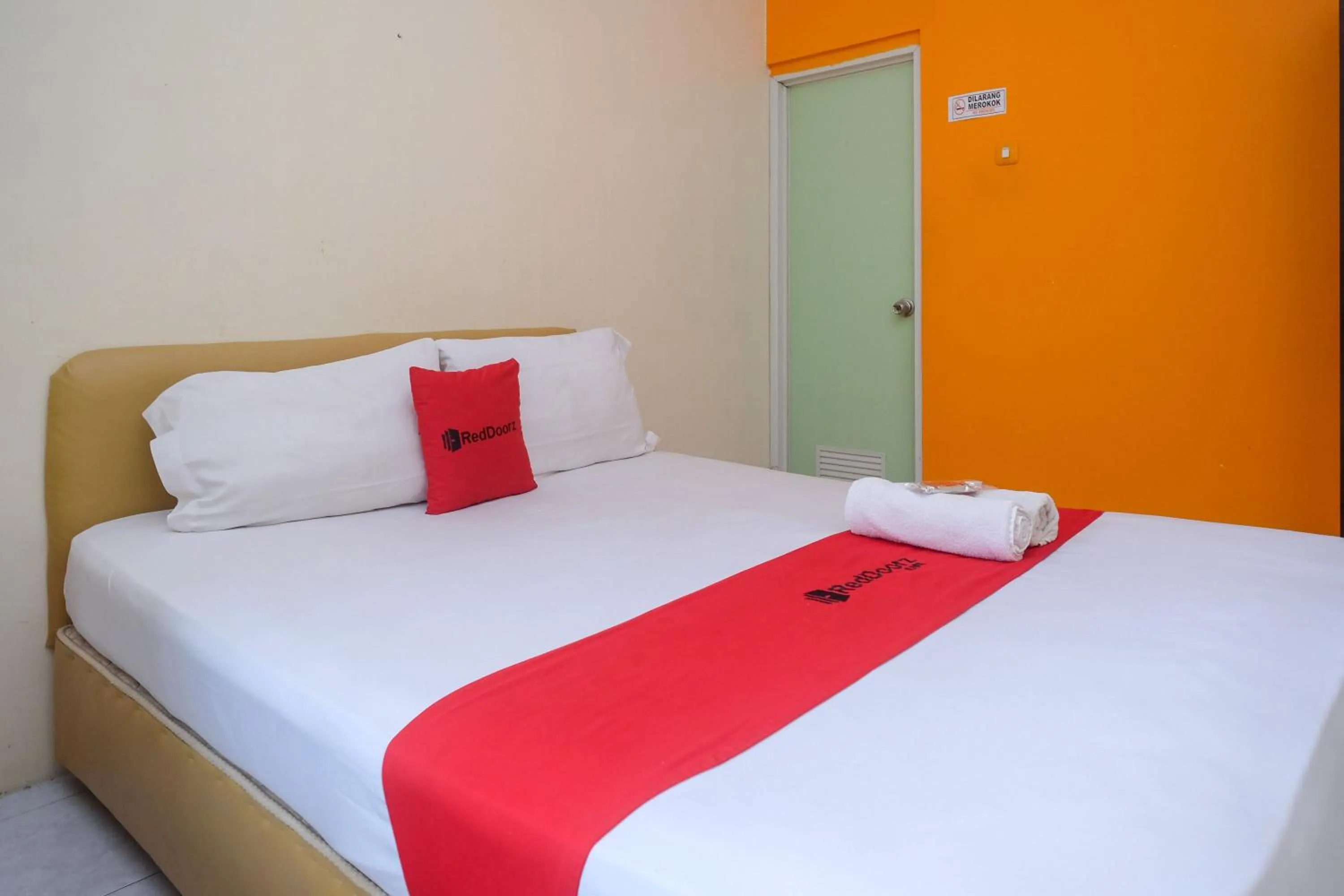 Bedroom in RedDoorz @ Jalan Pramuka Manado