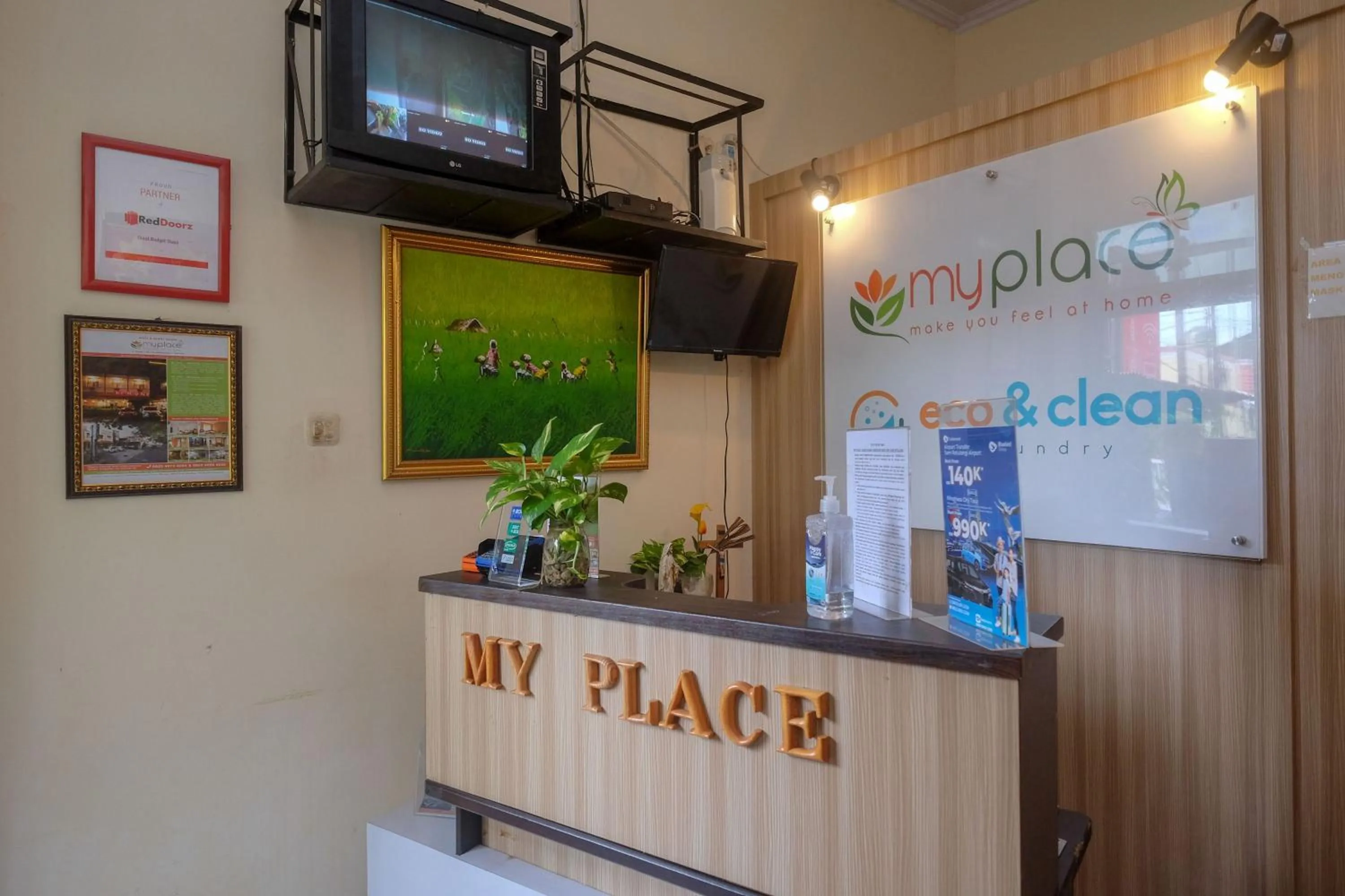 Lobby or reception in RedDoorz @ Jalan Pramuka Manado