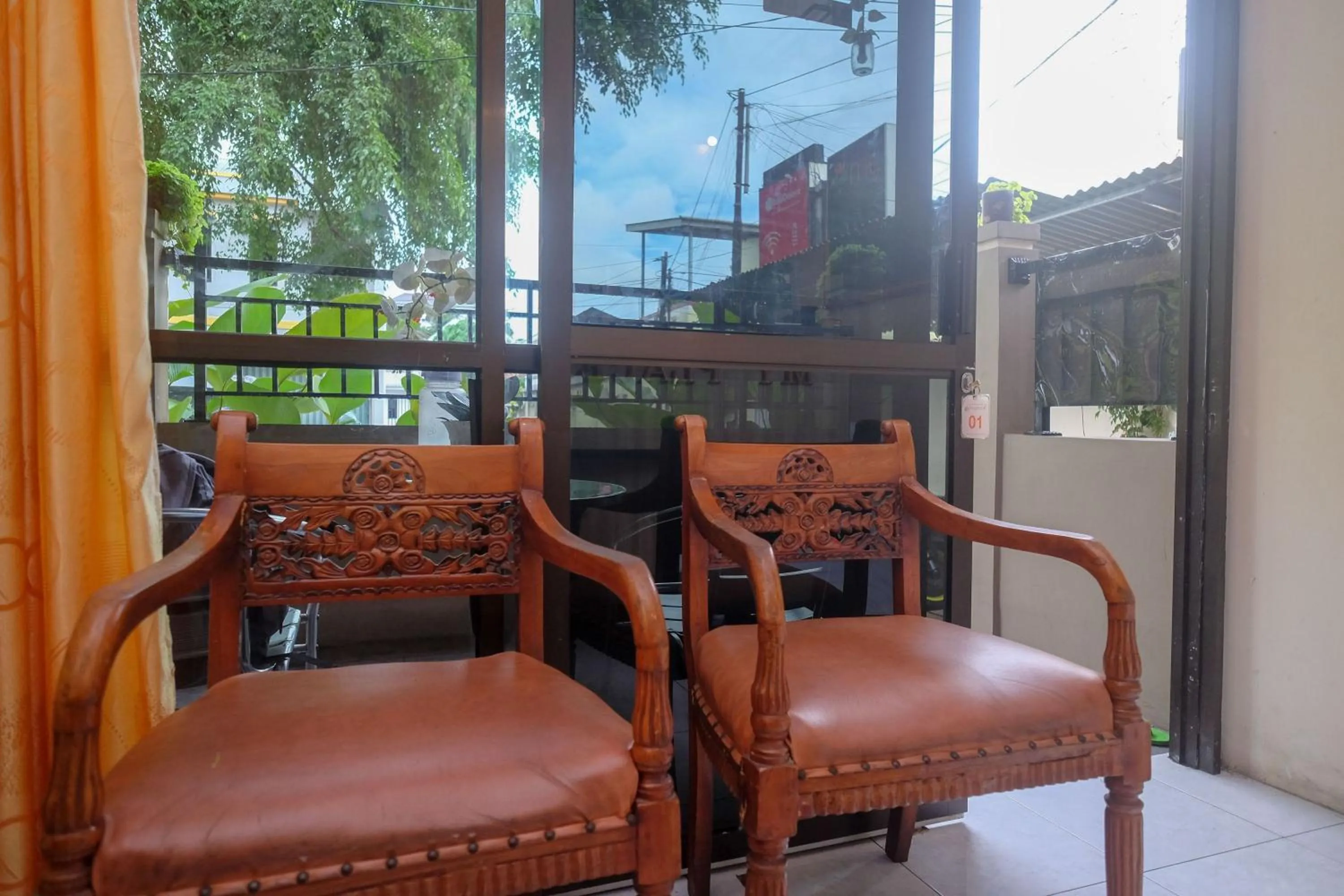 Seating area in RedDoorz @ Jalan Pramuka Manado