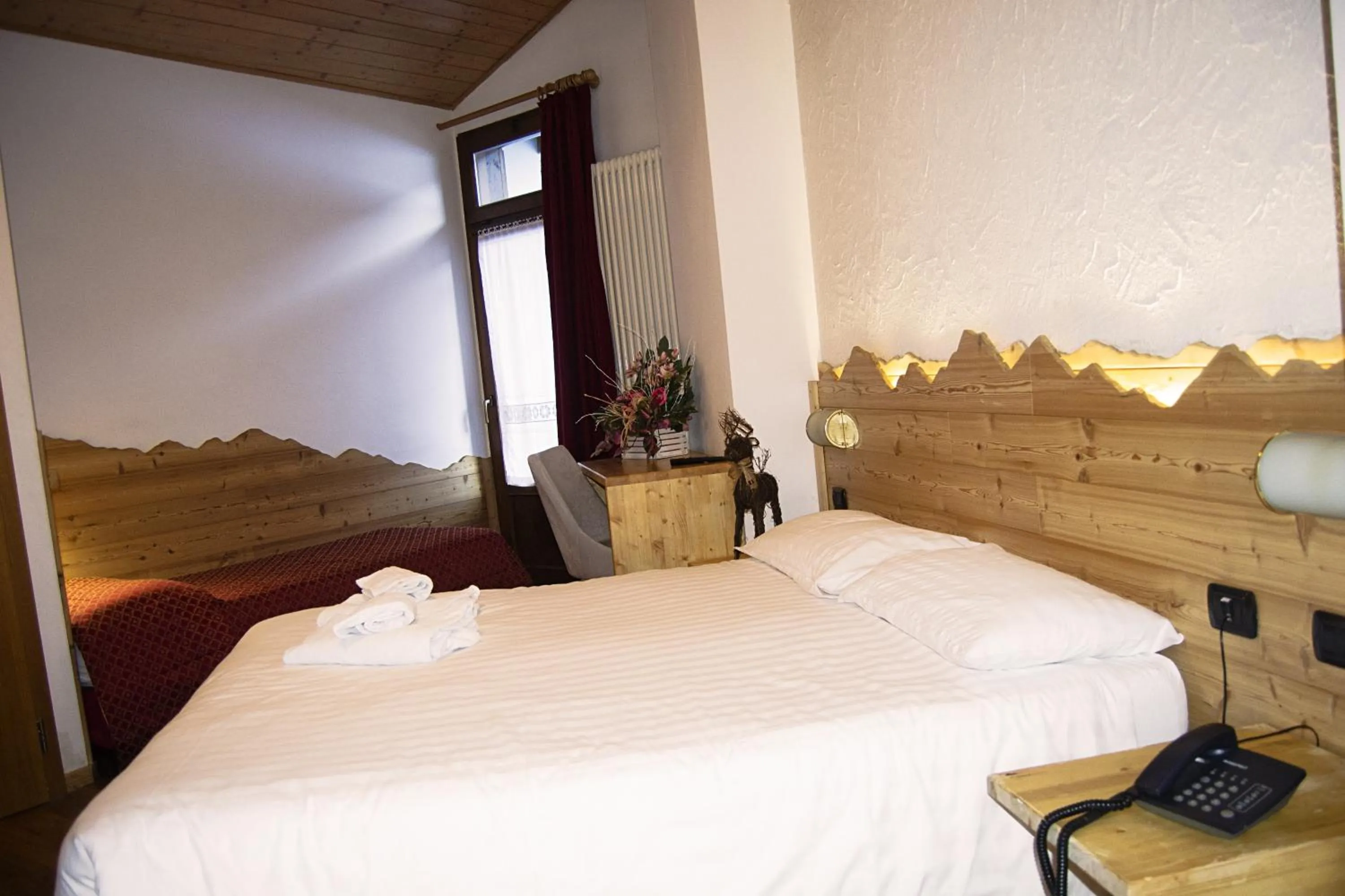 Bedroom, Bed in Hotel Cova