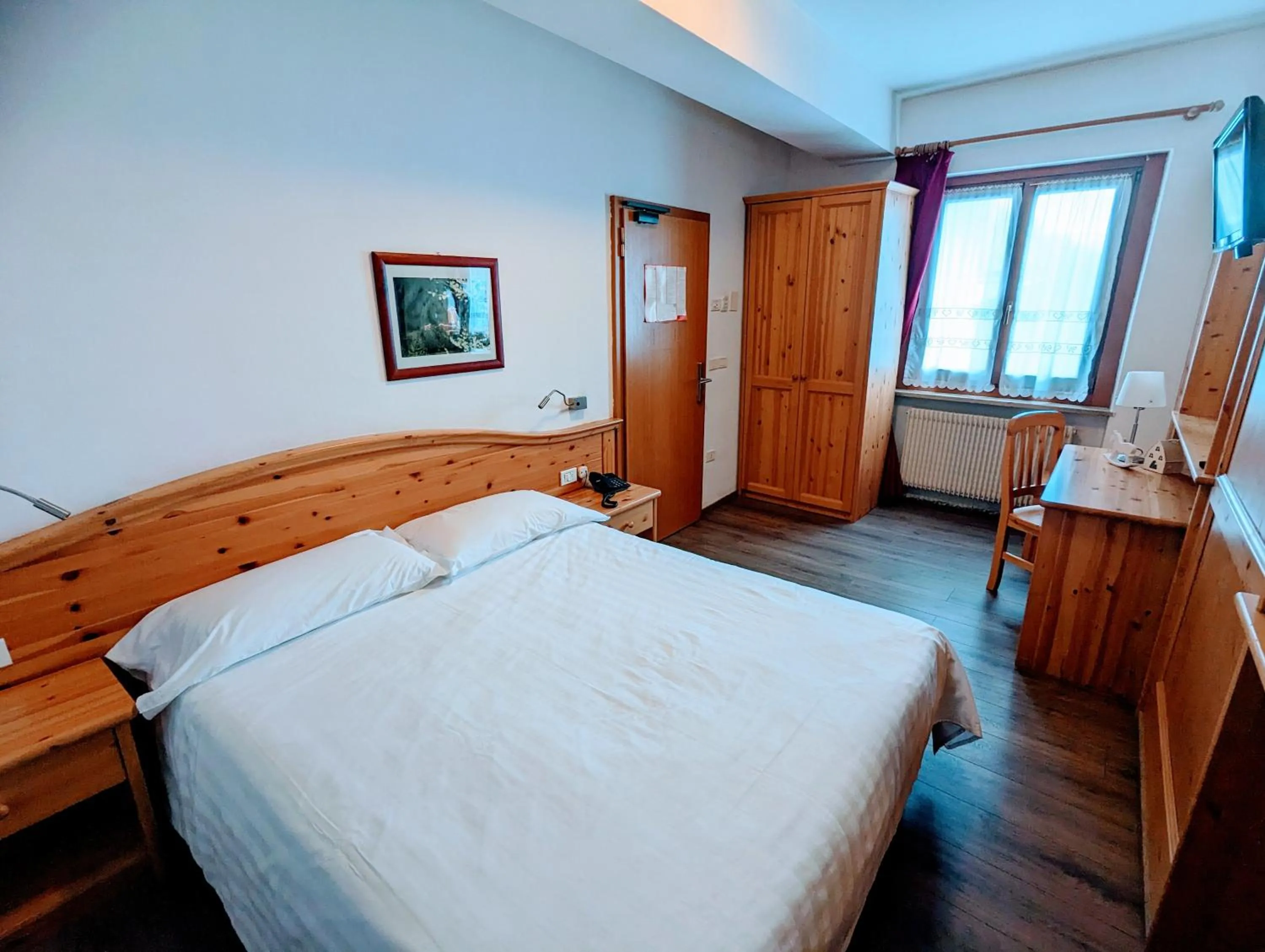 Bedroom, Bed in Hotel Cova