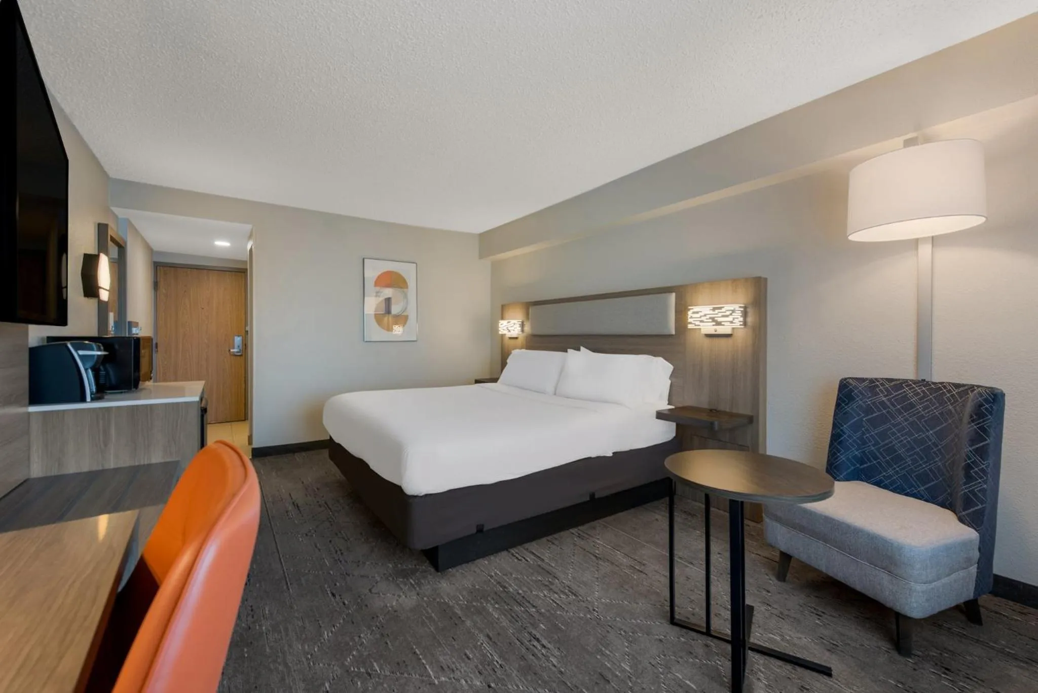 Photo of the whole room, Bed in Holiday Inn Express Hotels- Hampton by IHG
