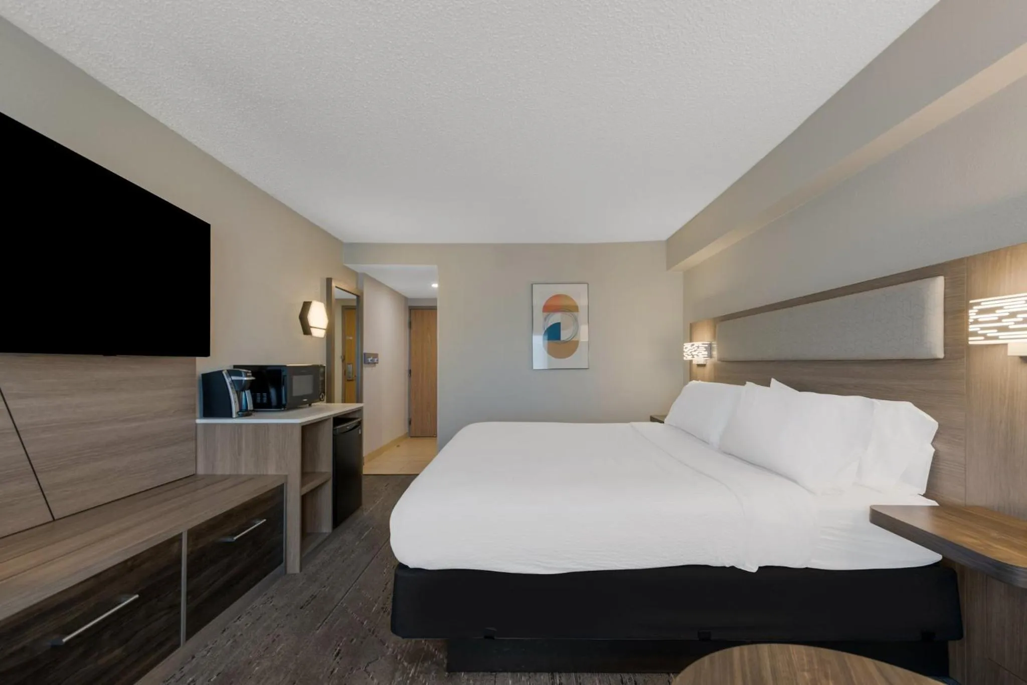 Photo of the whole room, Bed in Holiday Inn Express Hotels- Hampton by IHG