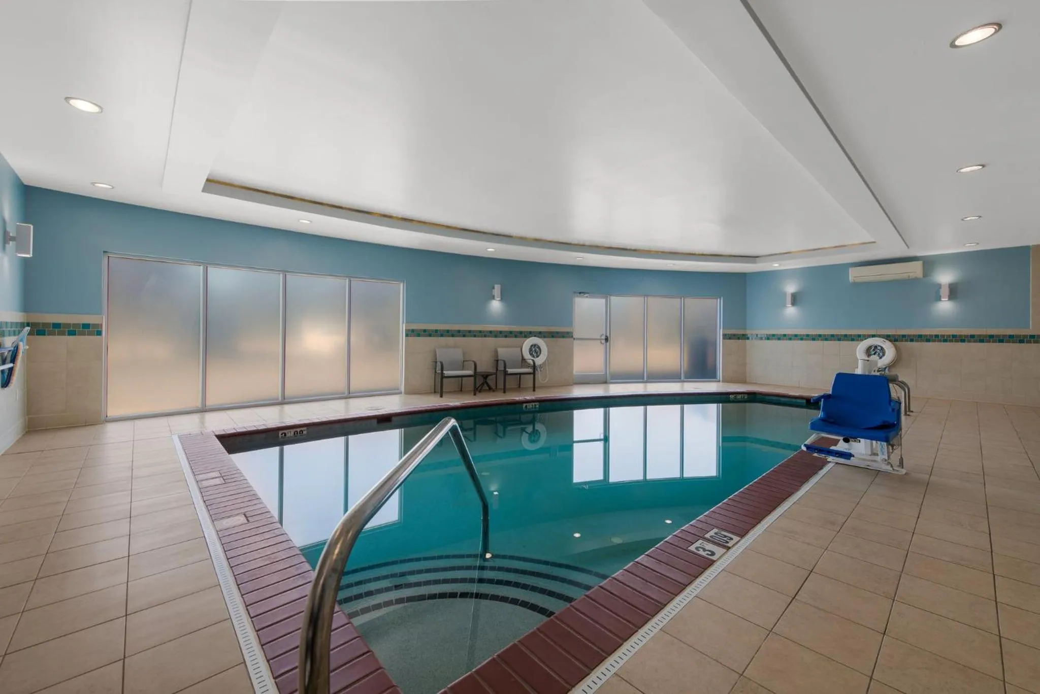 Swimming pool in Holiday Inn Express Hotels- Hampton by IHG