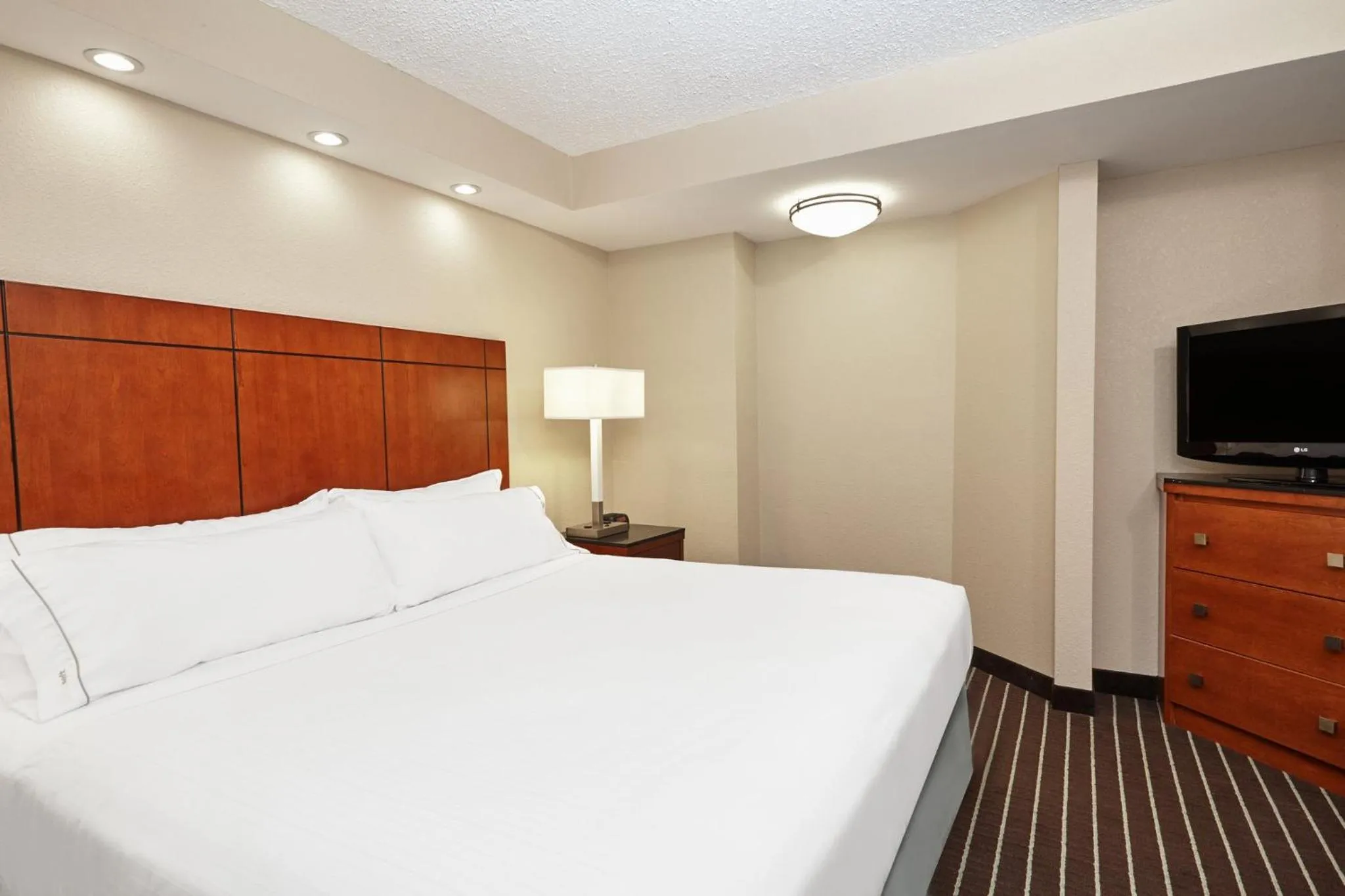 Photo of the whole room, Bed in Holiday Inn Express Hotels- Hampton by IHG