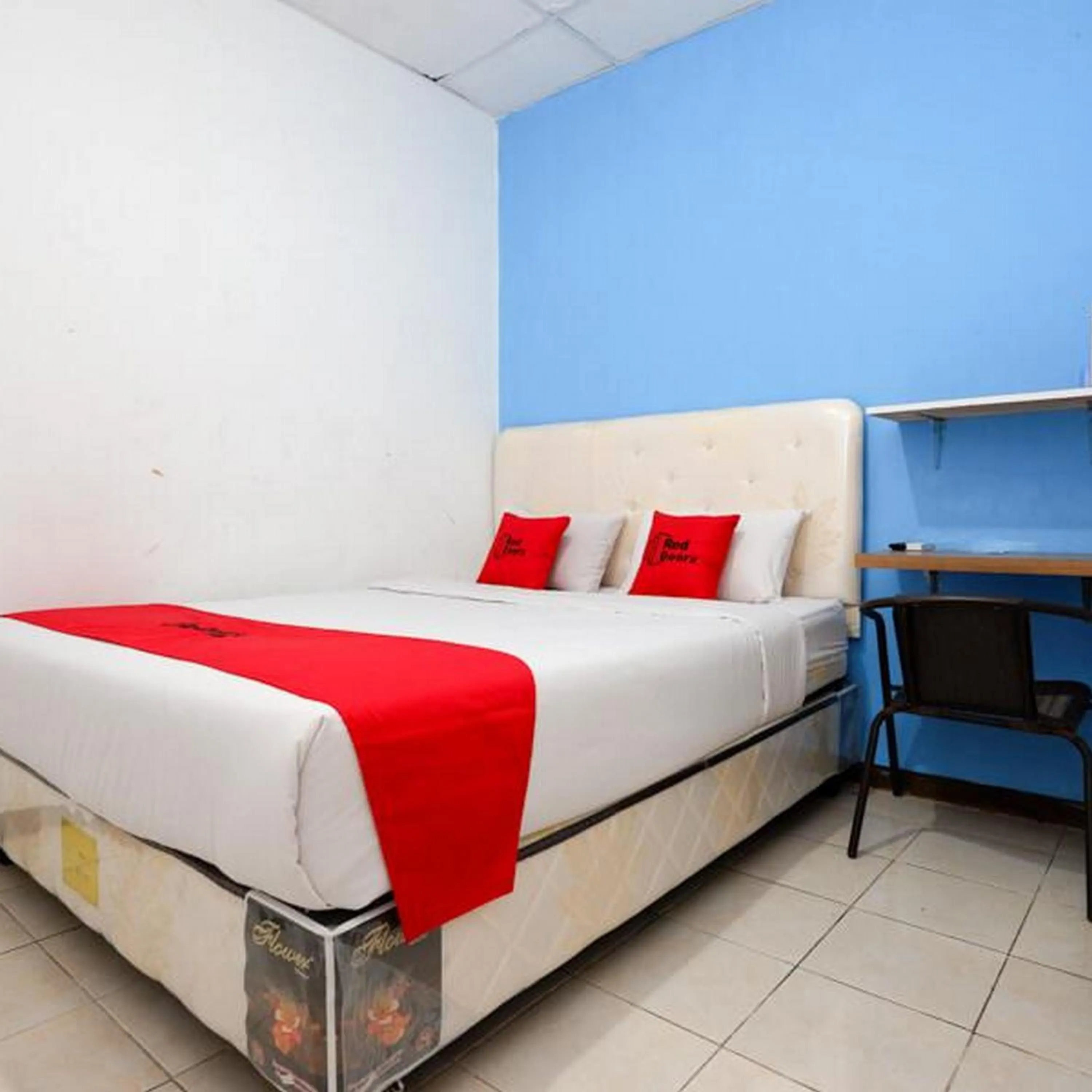 Bedroom, Bed in RedDoorz Near Kota Lama Semarang