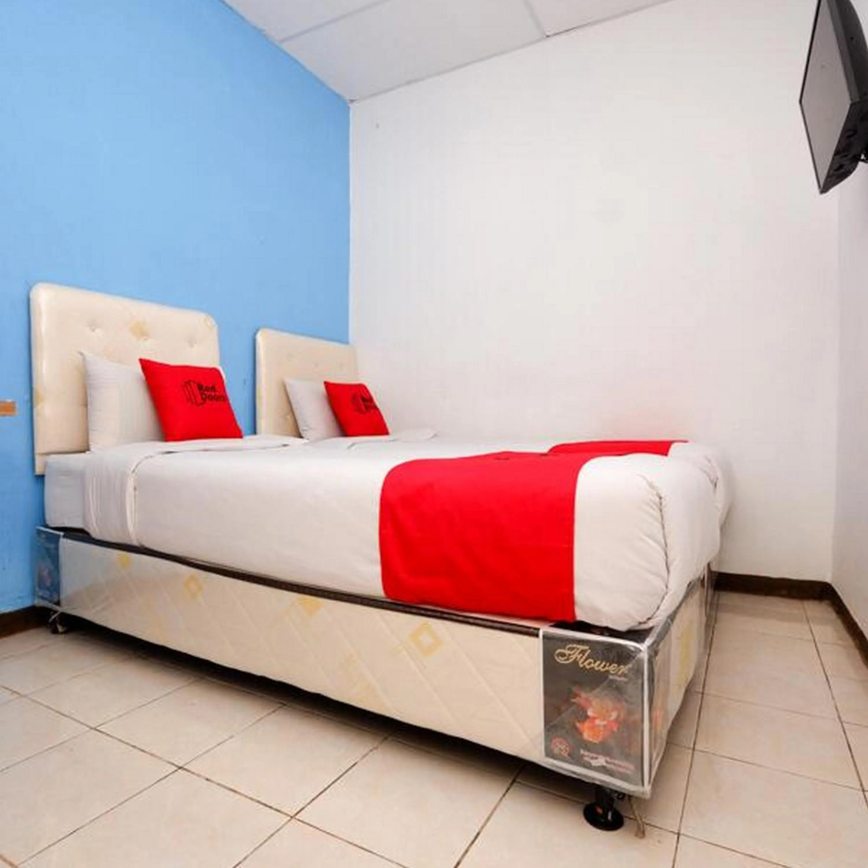 Bedroom, Bed in RedDoorz Near Kota Lama Semarang