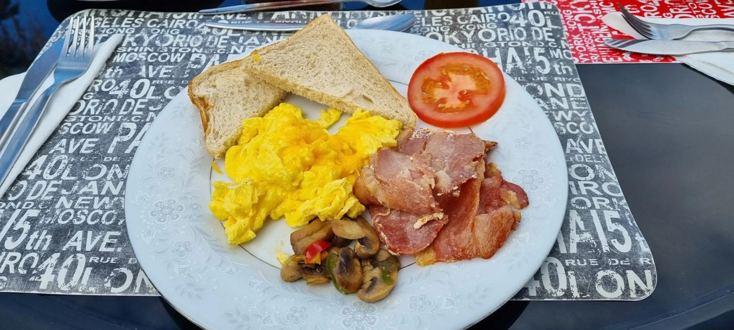 Breakfast in Lagoon Lodge